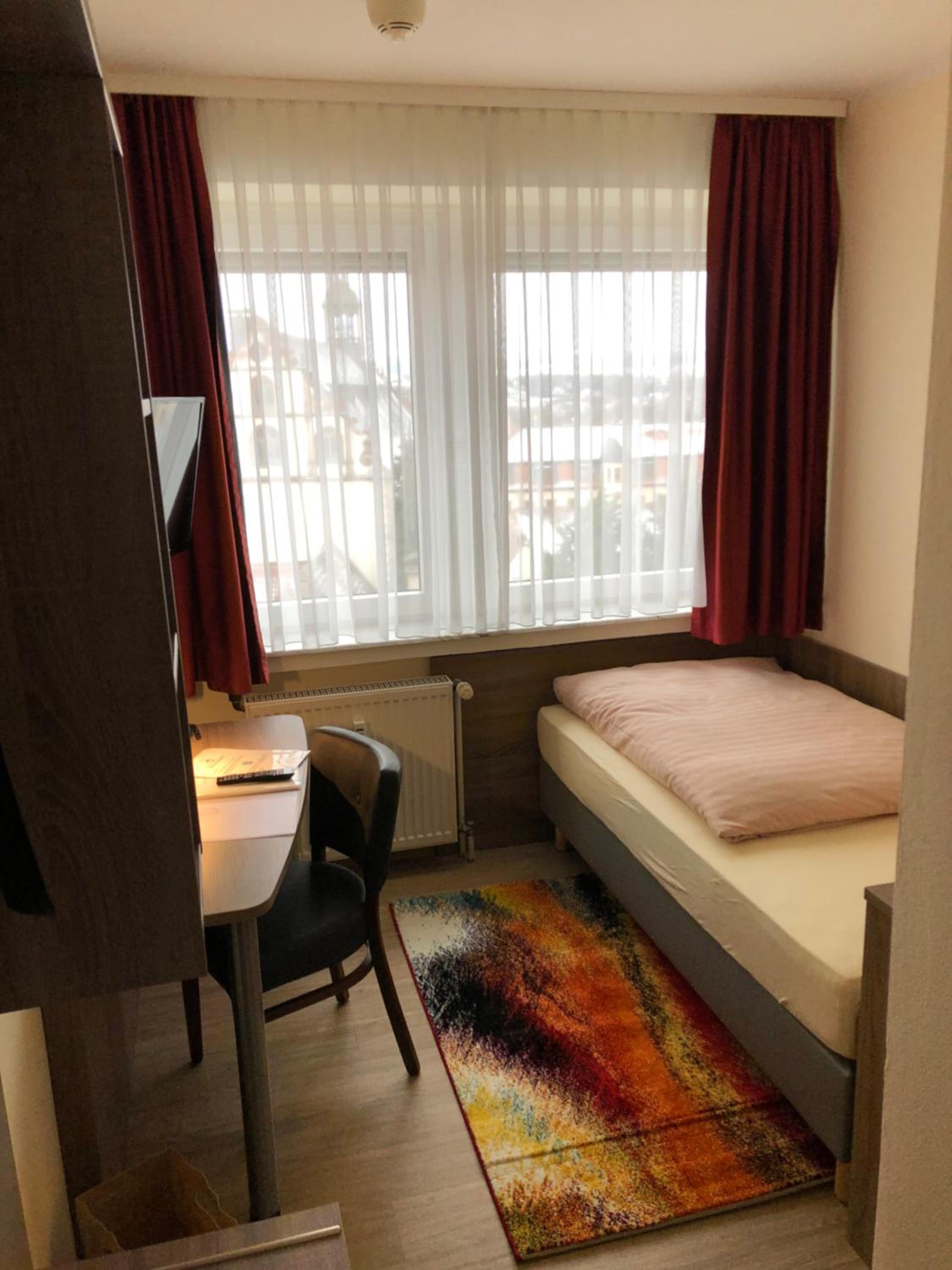 Single Room photo 2