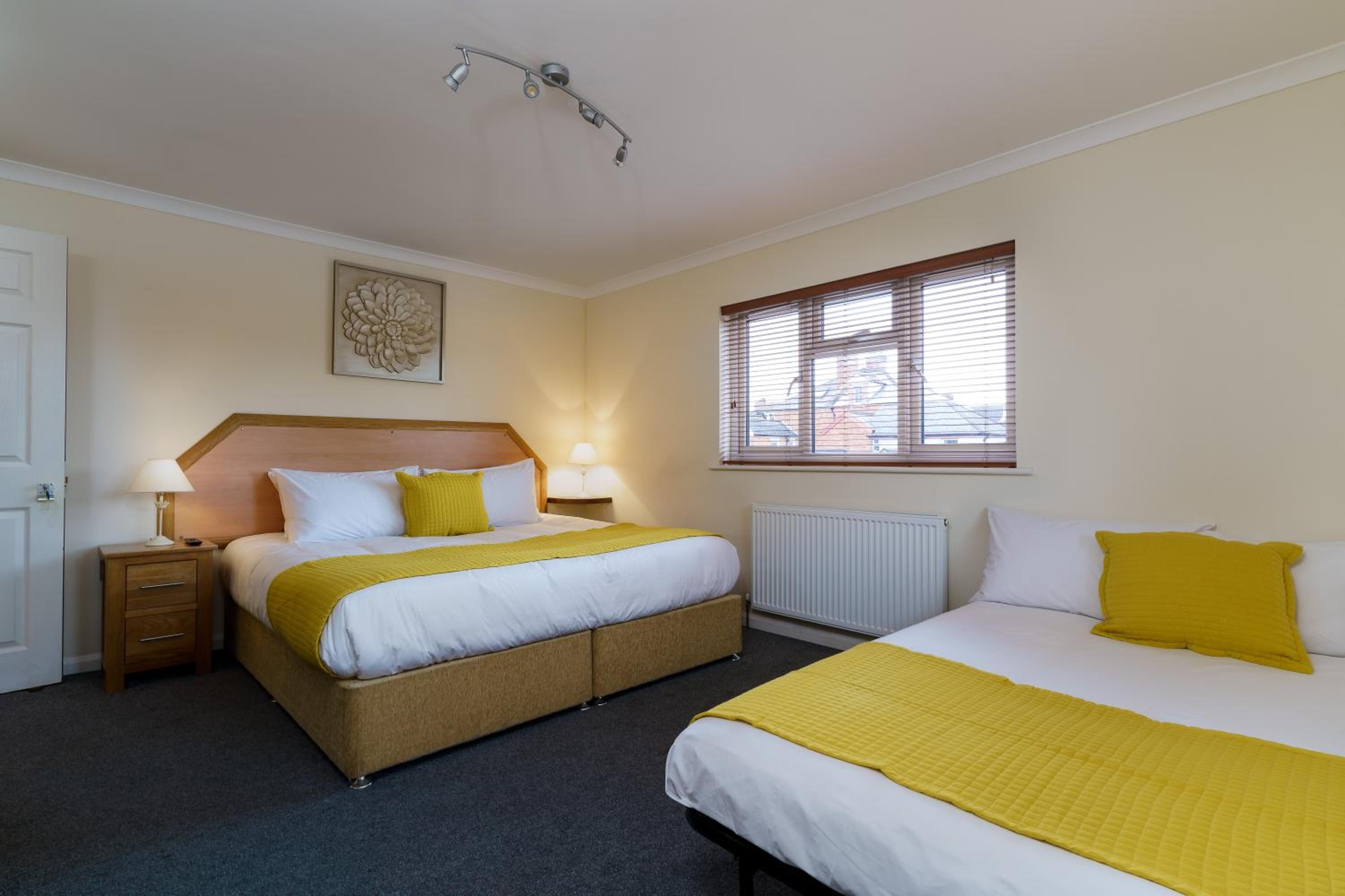 Quadruple Room with Private Bathroom