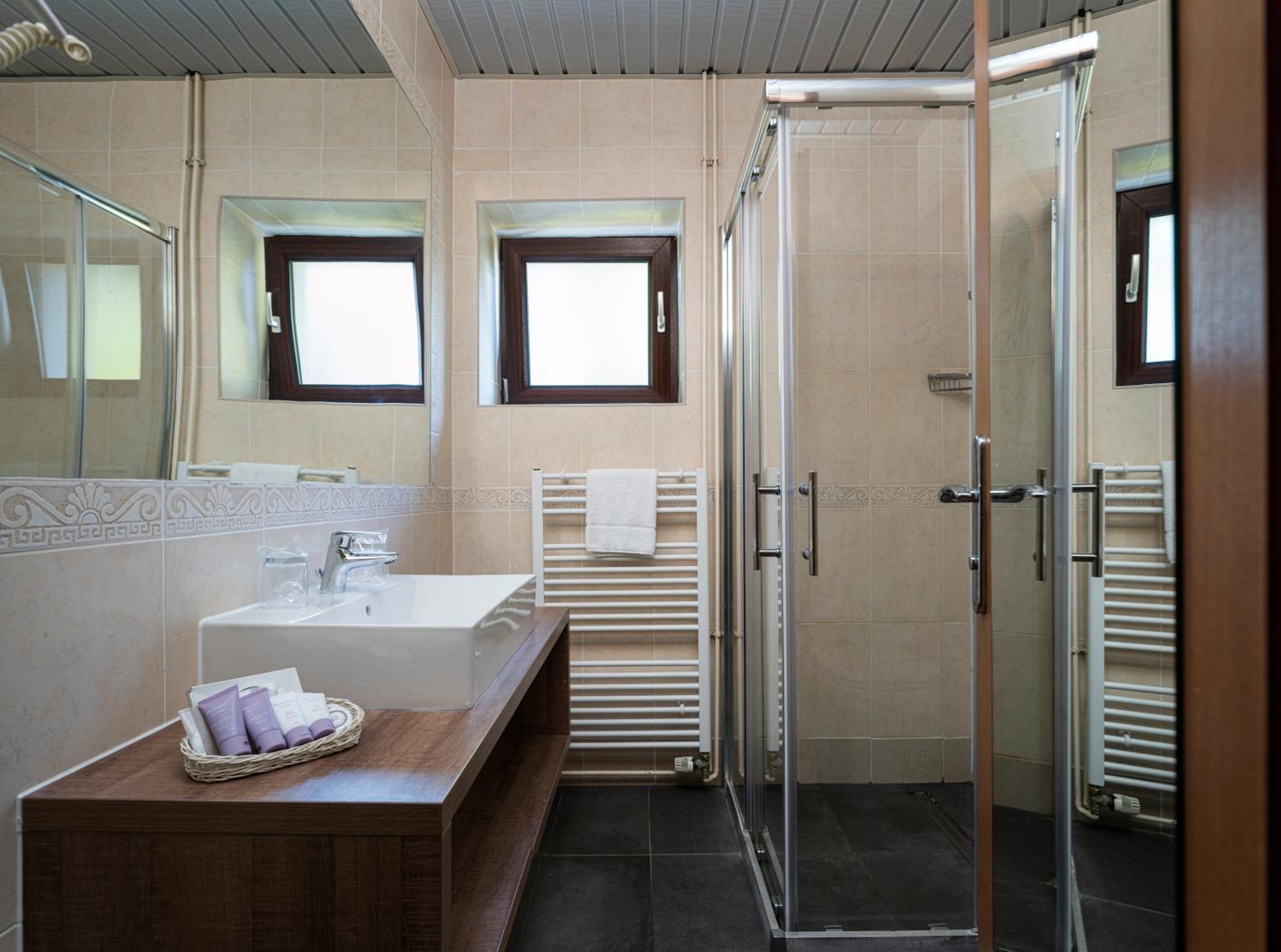 Double or Twin Room with Balcony - Photo 3