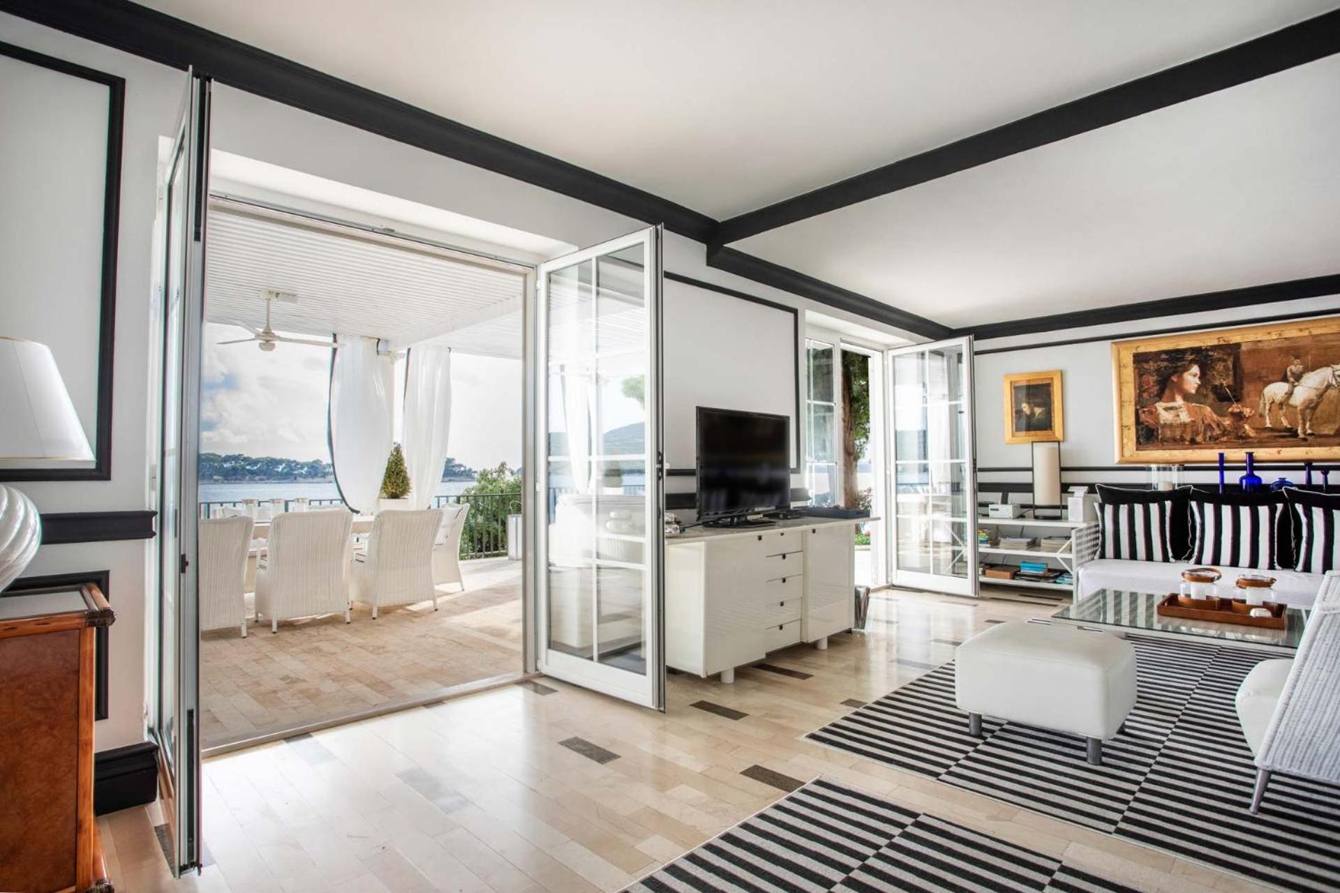 Six-Bedroom Villa 