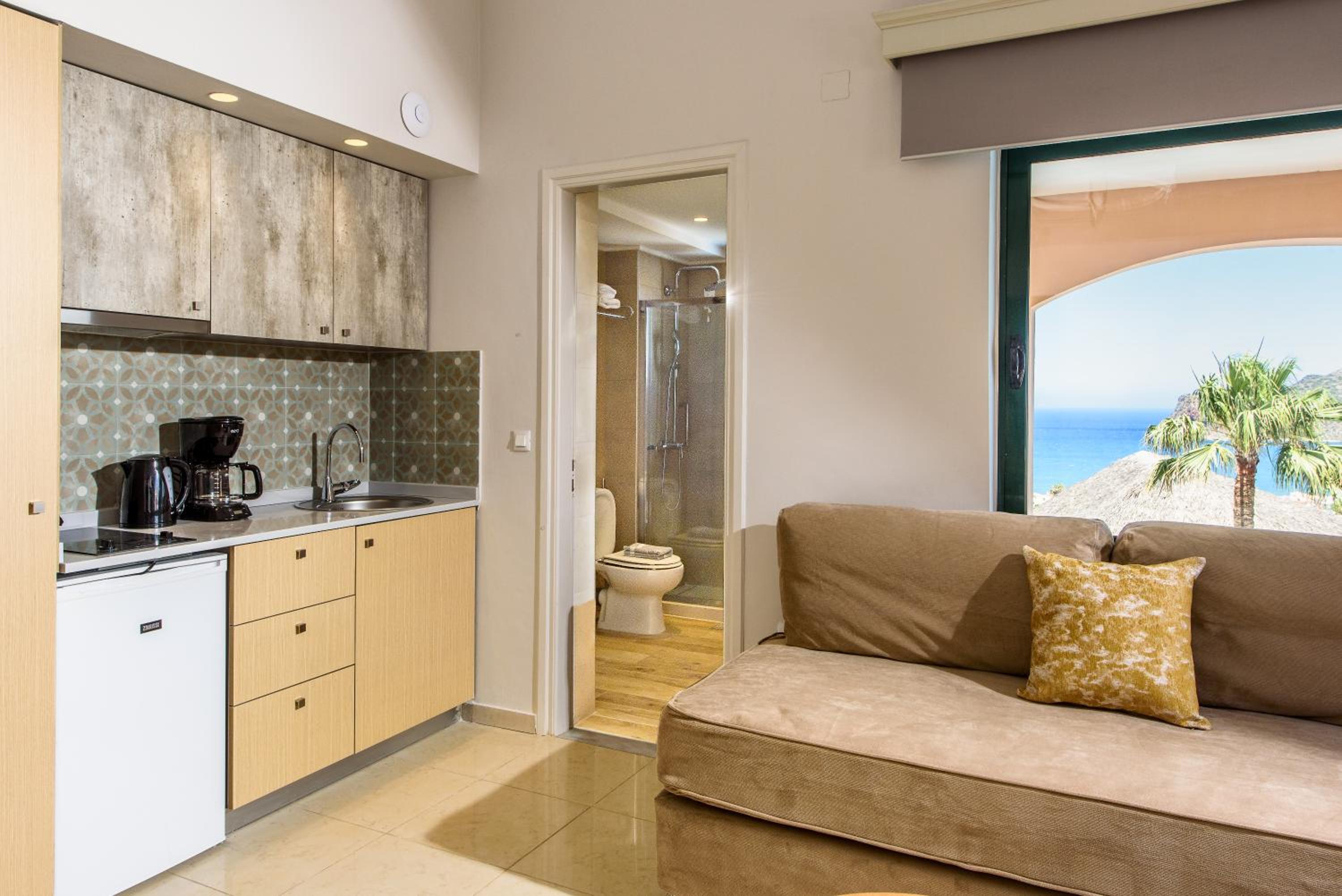 One Bedroom Apartment Sea View