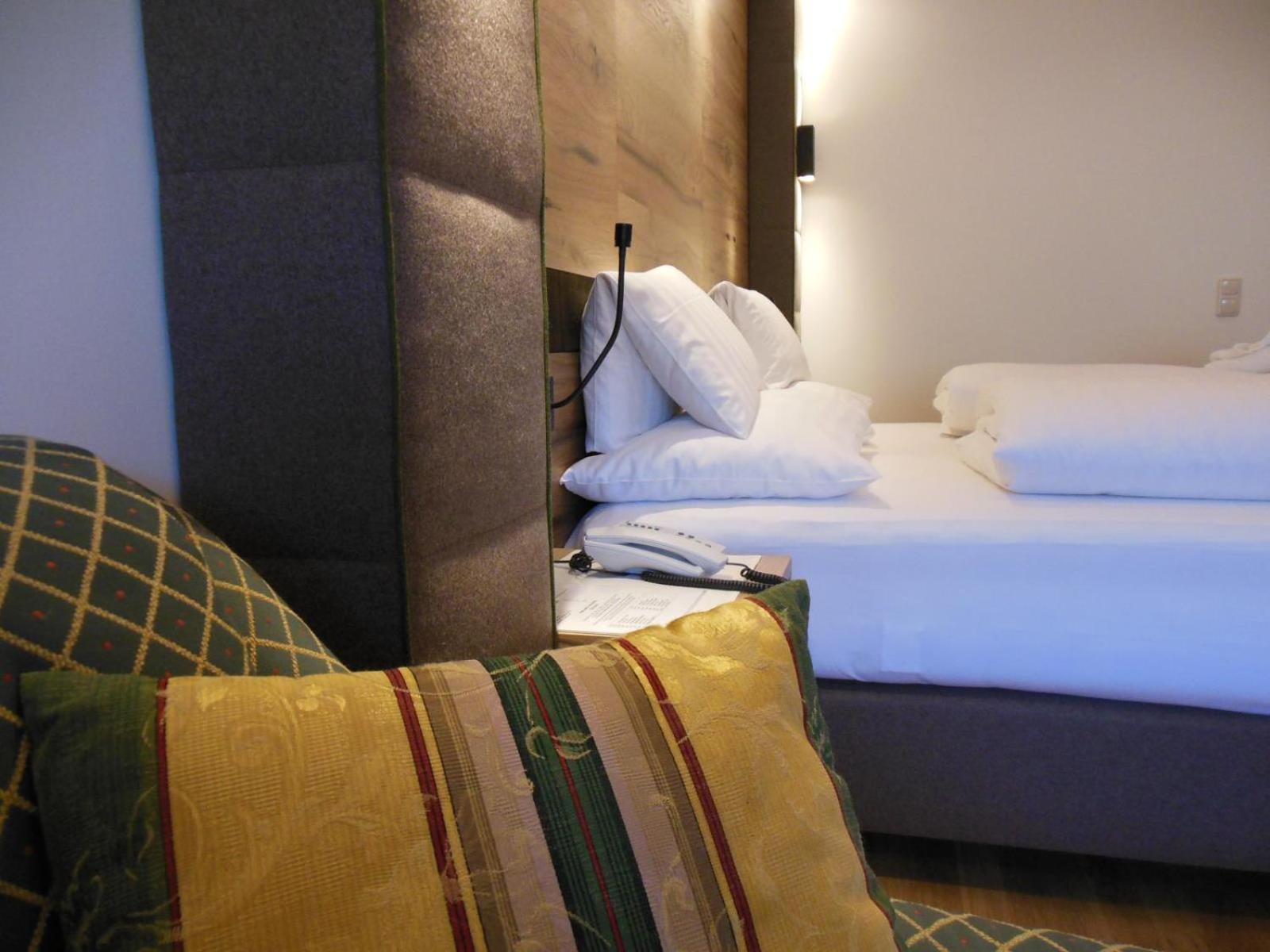 Deluxe Double or Twin Room - Photo 5