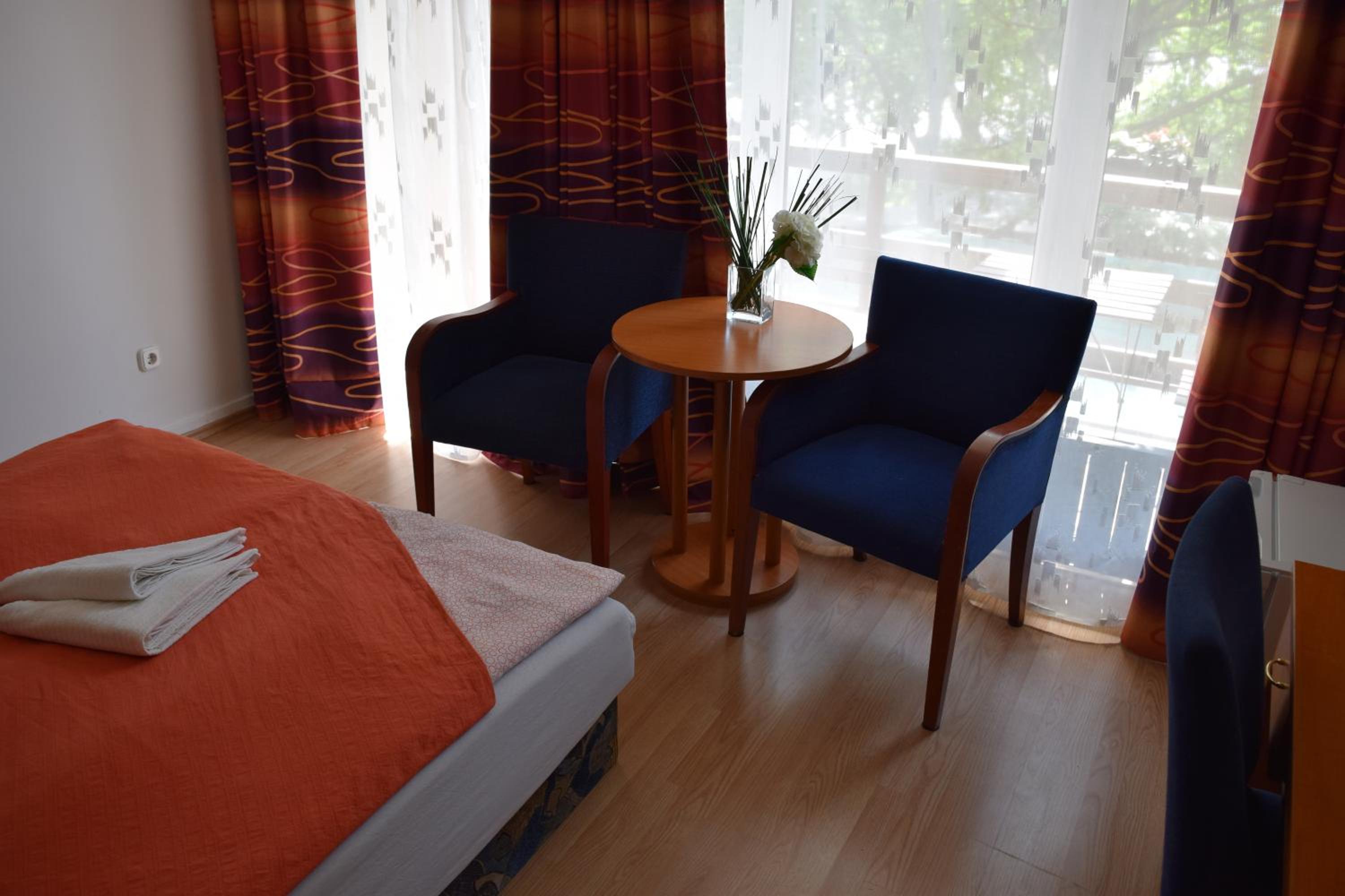 Double Room - Photo 8