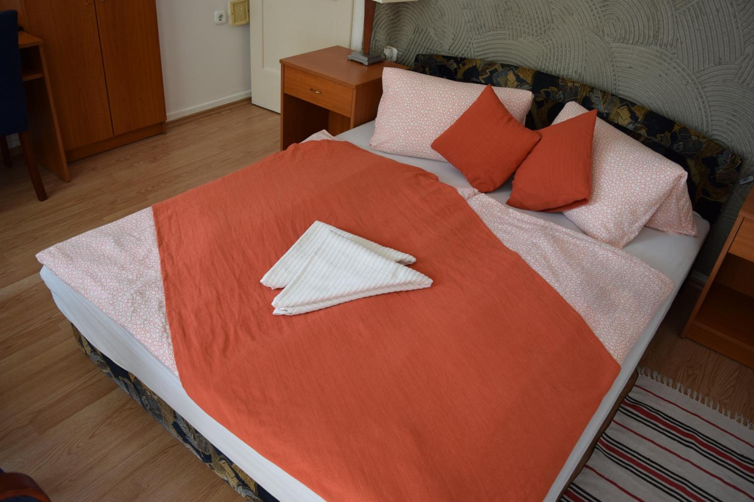 Double Room - Photo 6