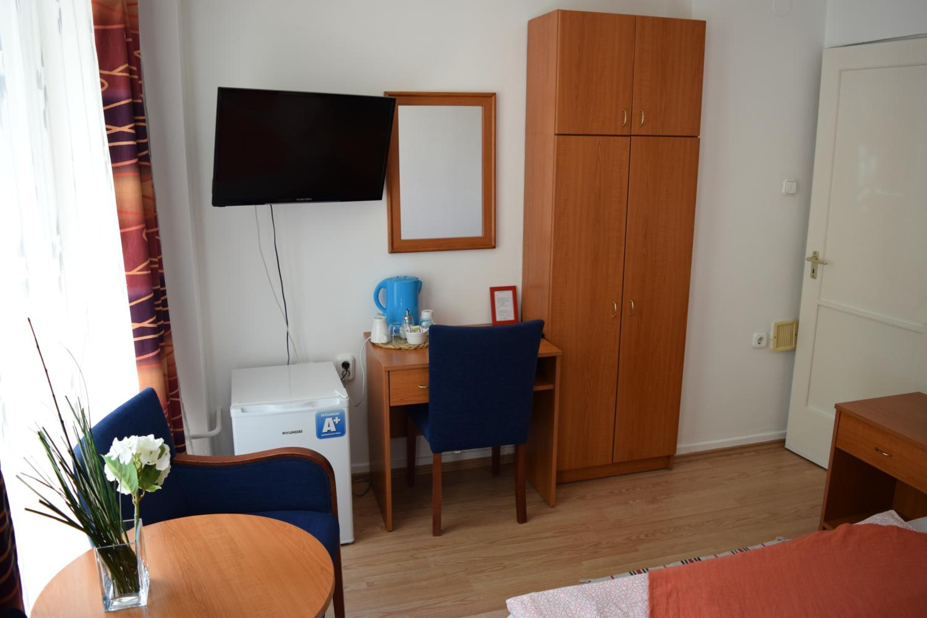 Double Room - Photo 9