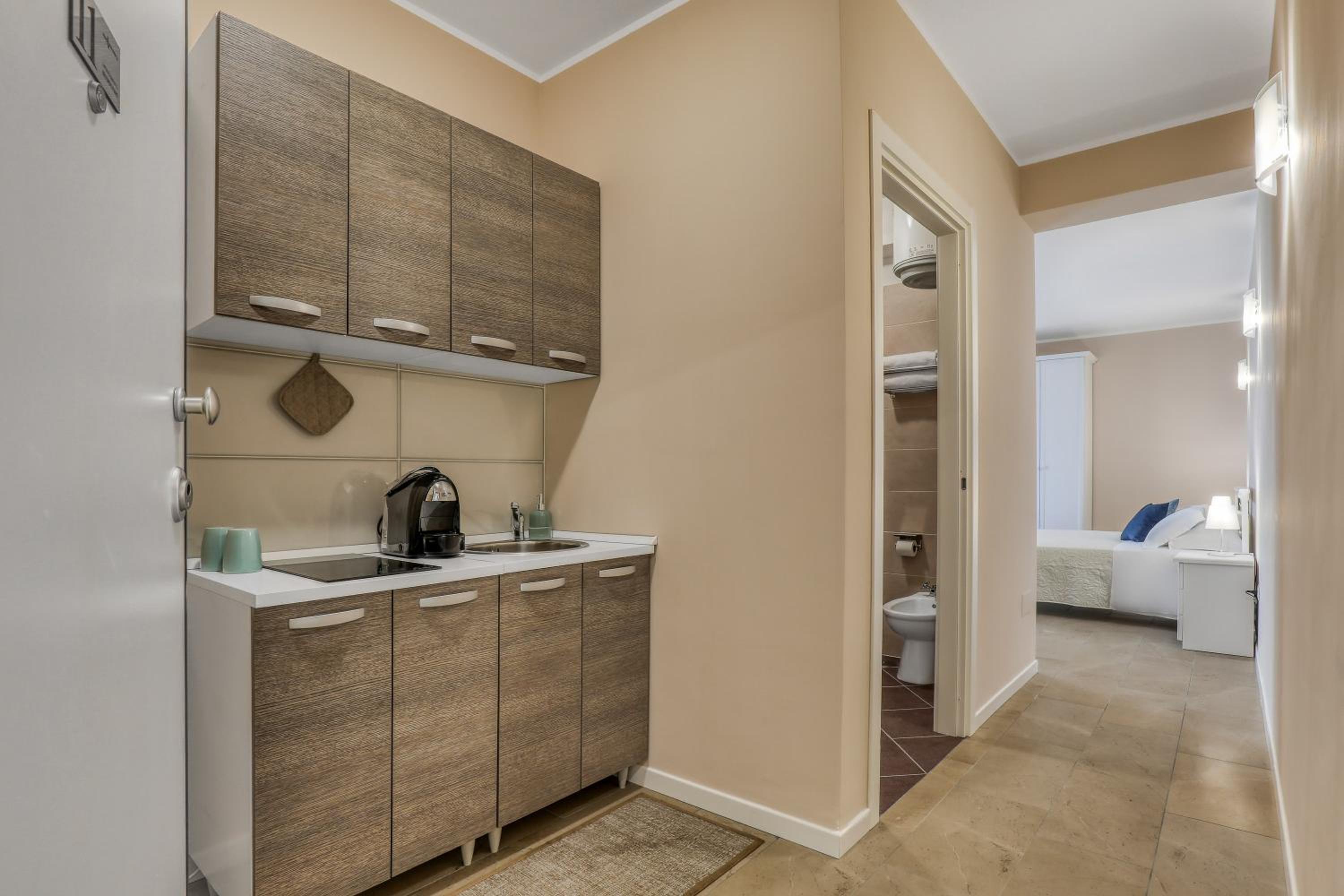 Studio Apartment - Photo 4