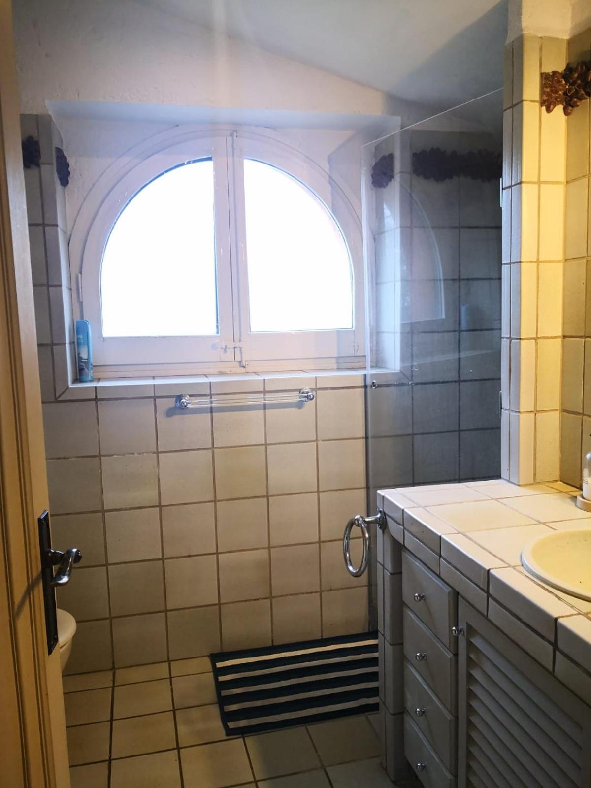 Large Double Room - Photo 8