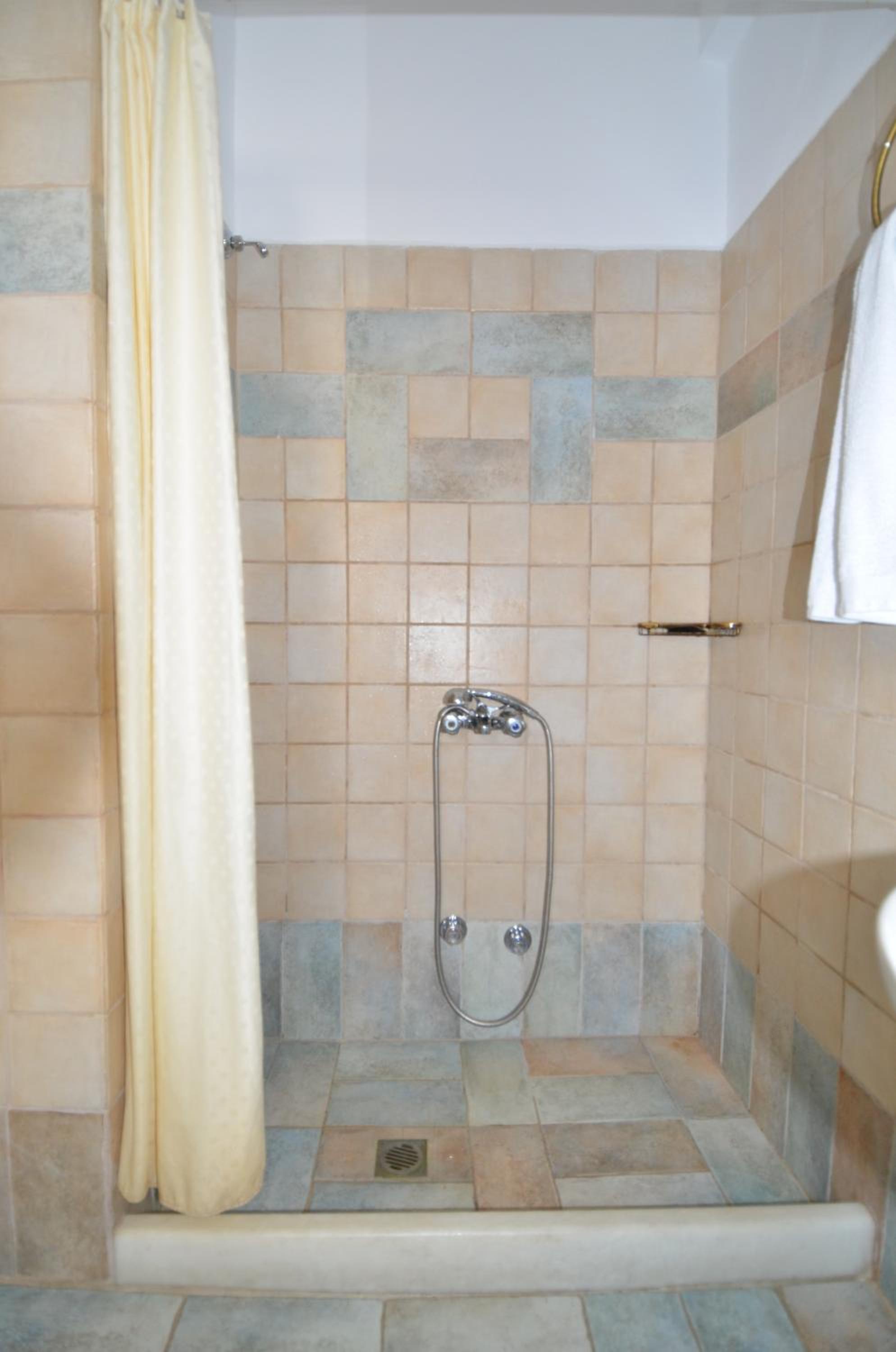Double Room with Balcony - Photo 11