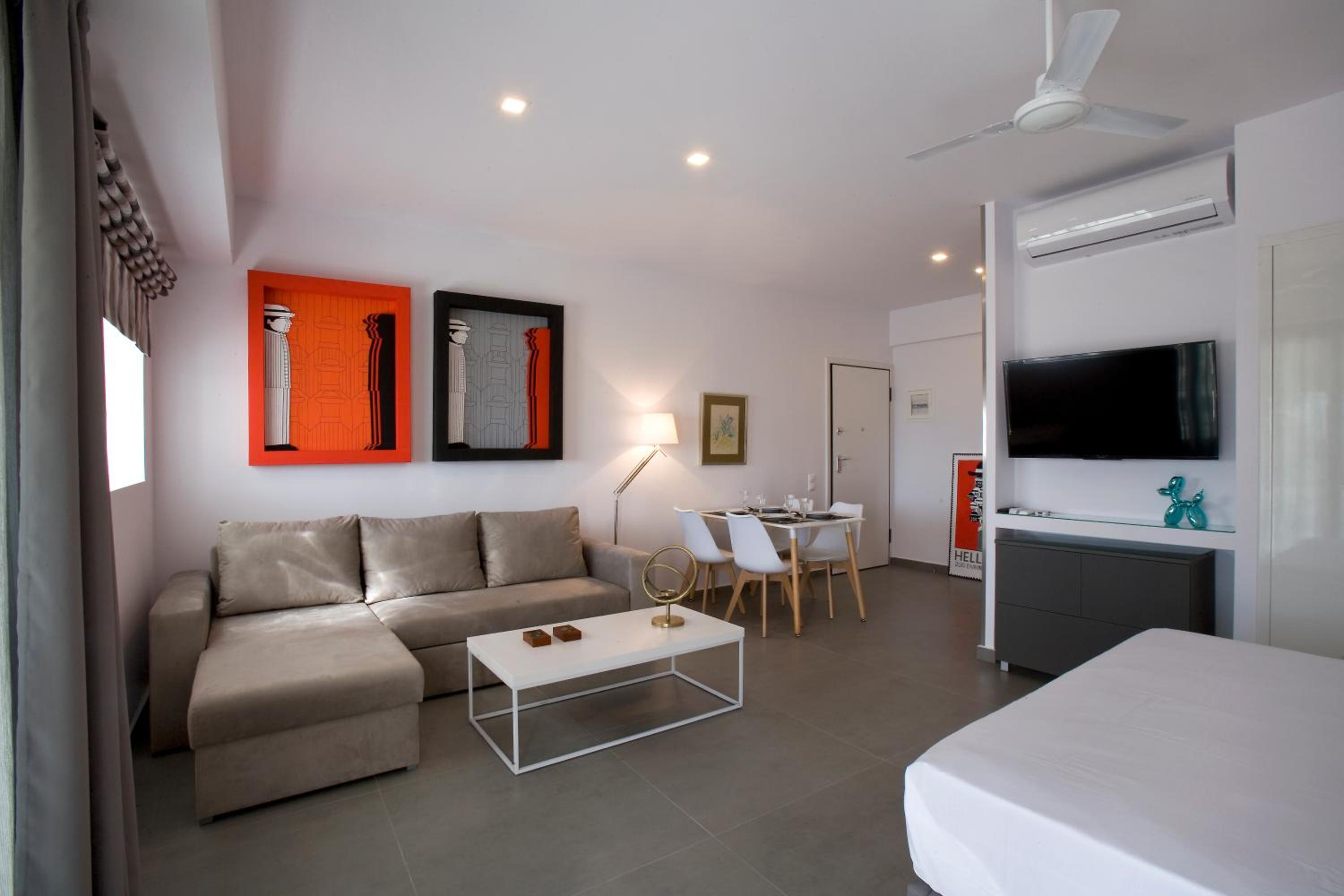 Apartment with Balcony photo 3