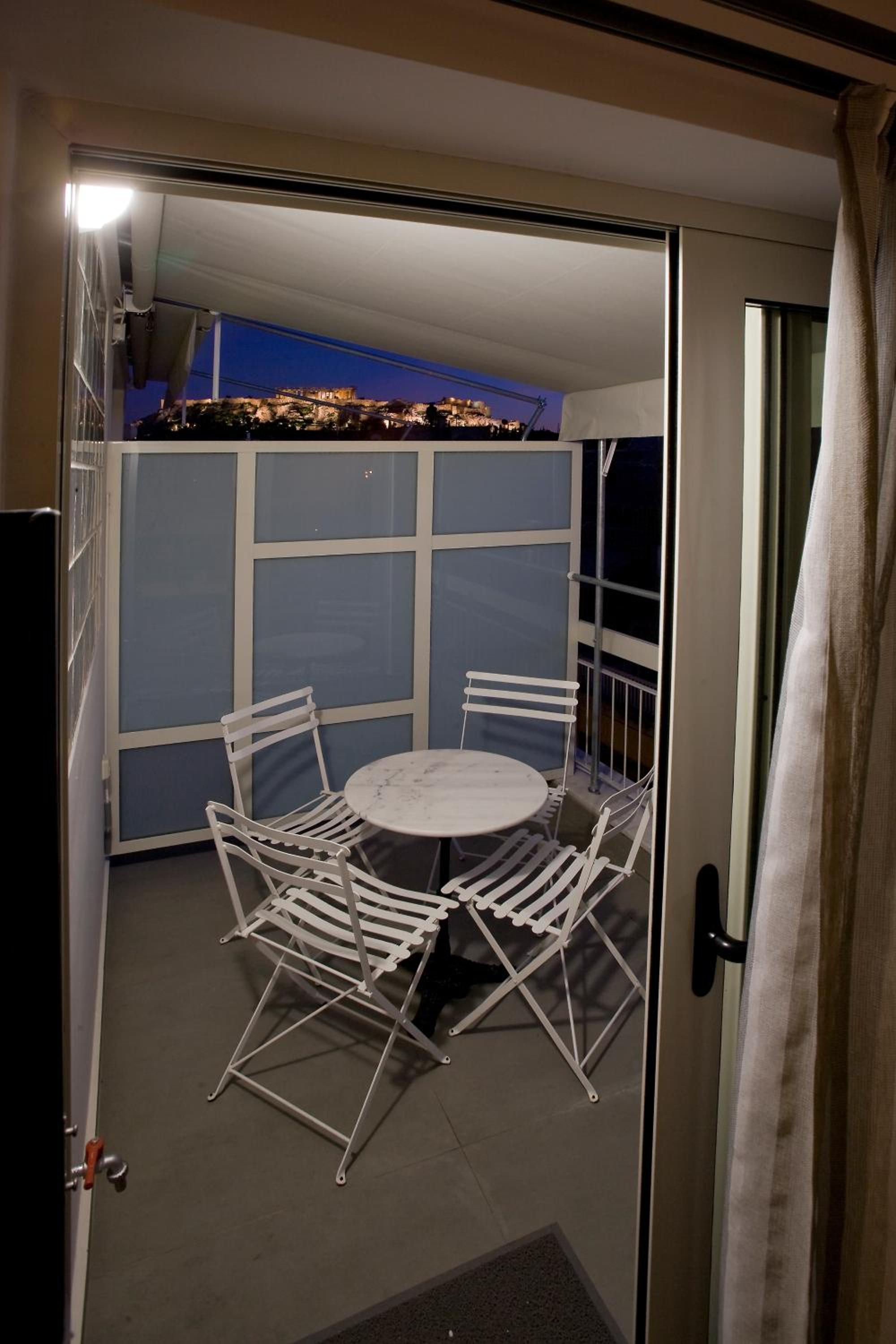 Apartment with Balcony photo 3