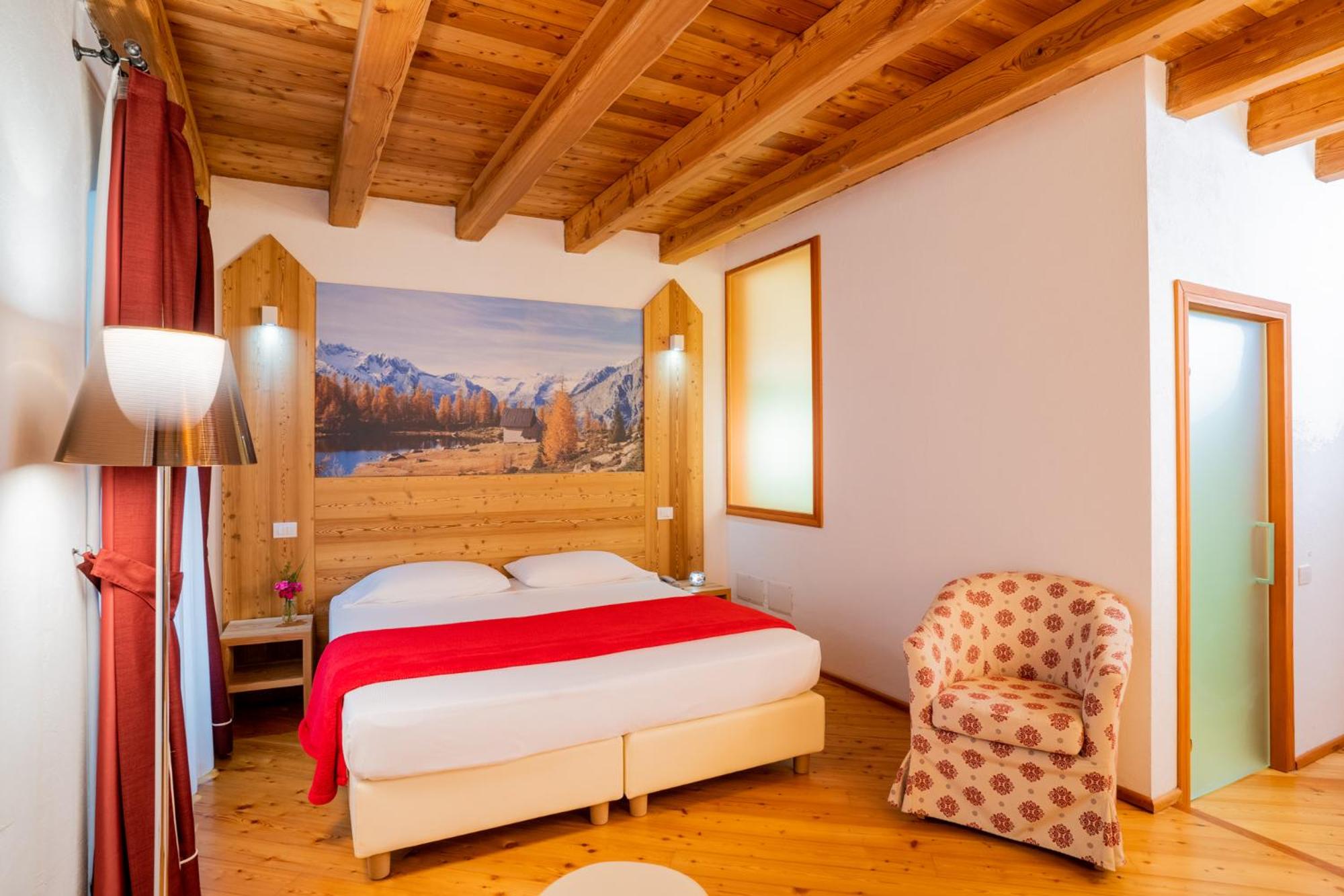Deluxe Double or Twin Room with Spa Bath photo 3