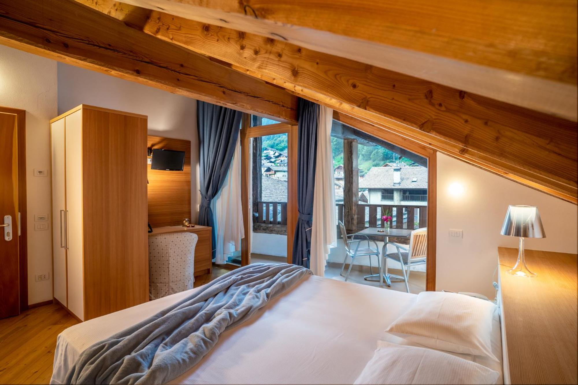 Deluxe Double or Twin Room with Balcony photo 2