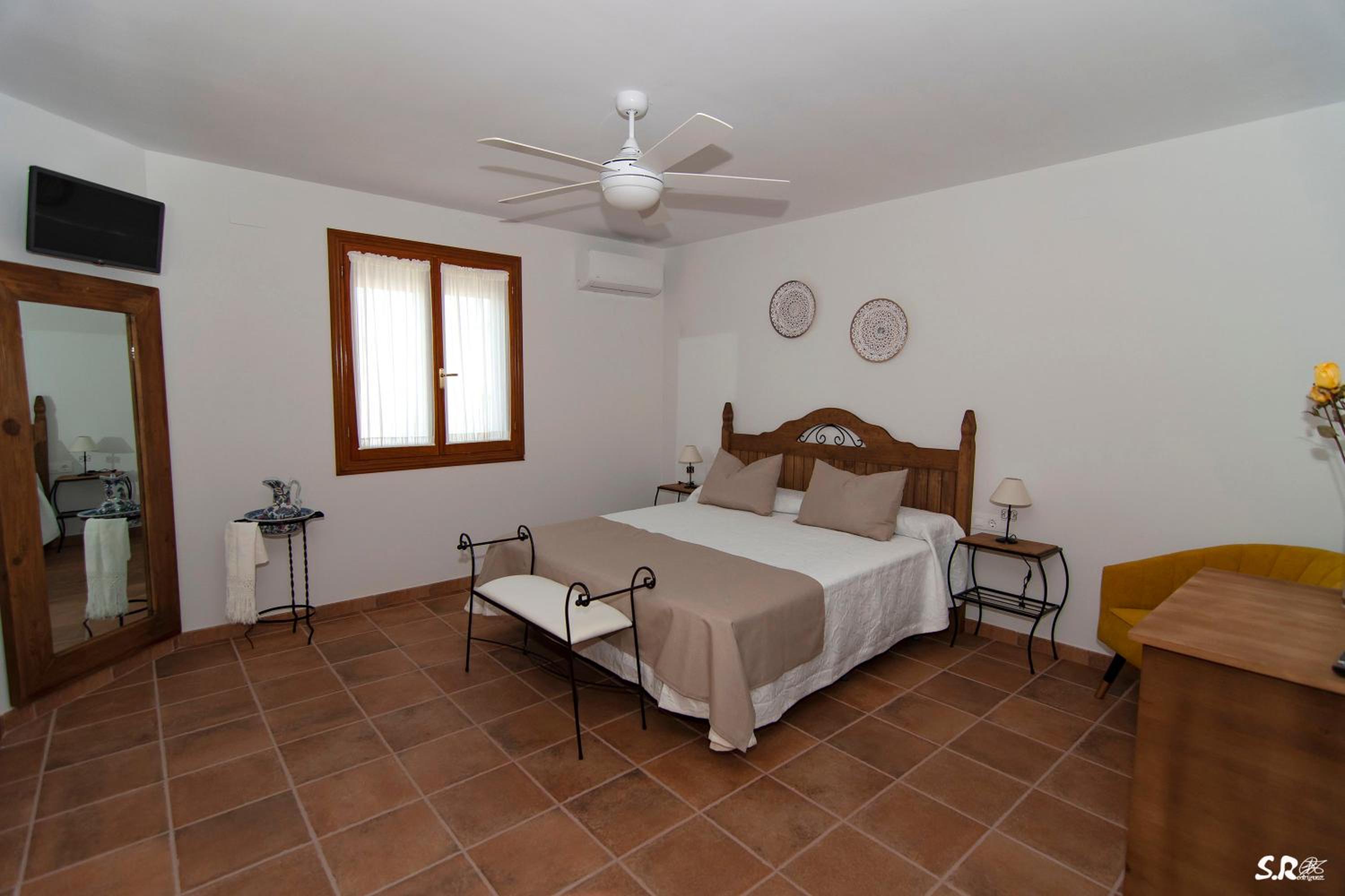 Six-Bedroom House photo 2