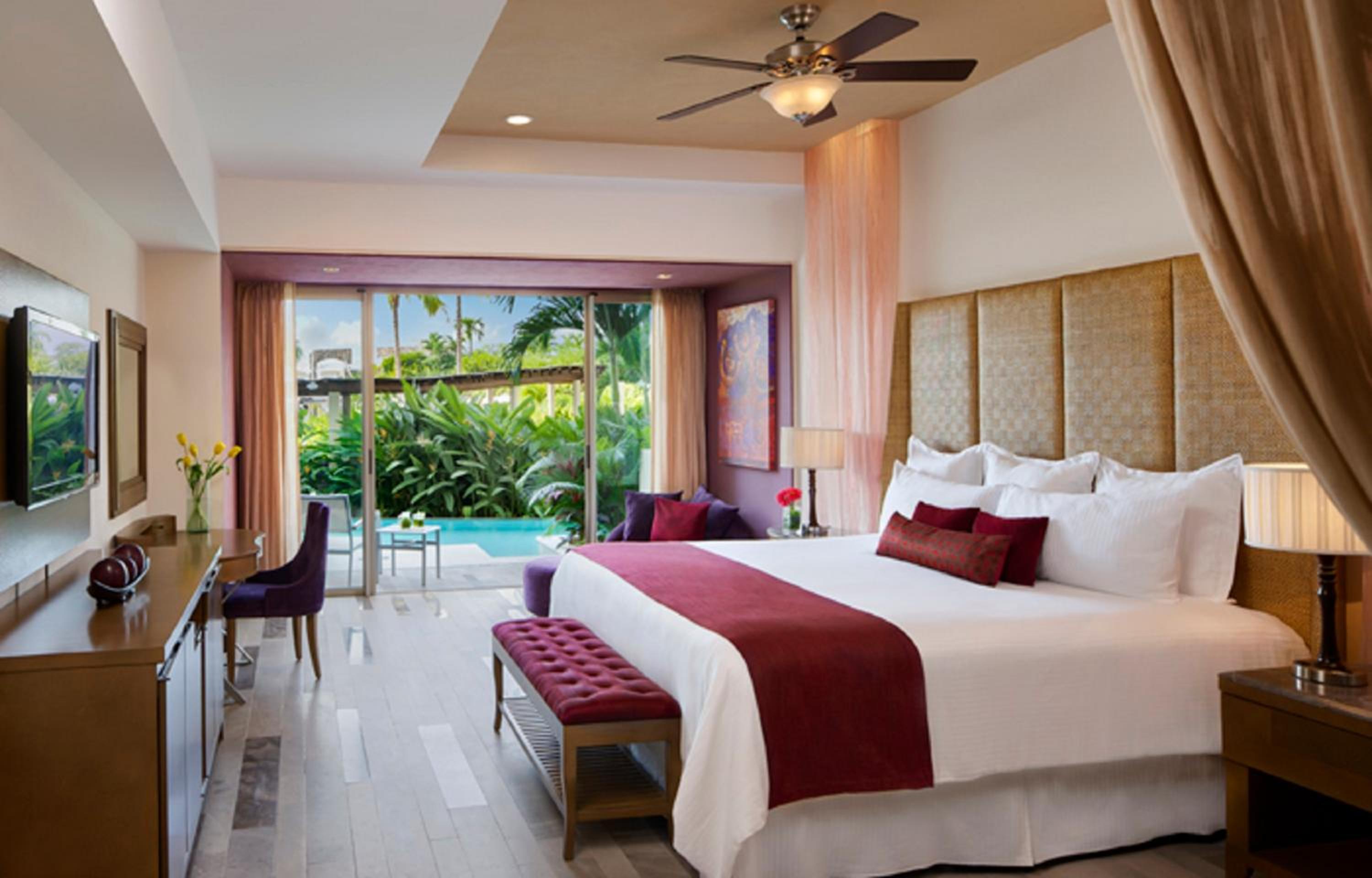 Junior Suite Swimout - Photo 1