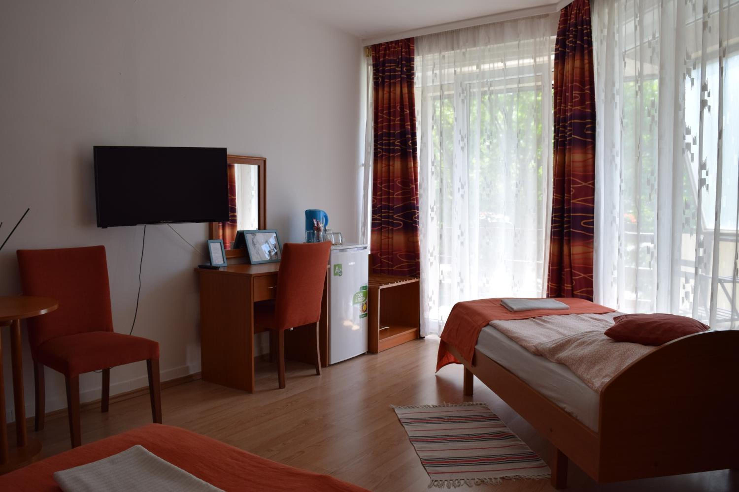 Triple Room - Photo 6
