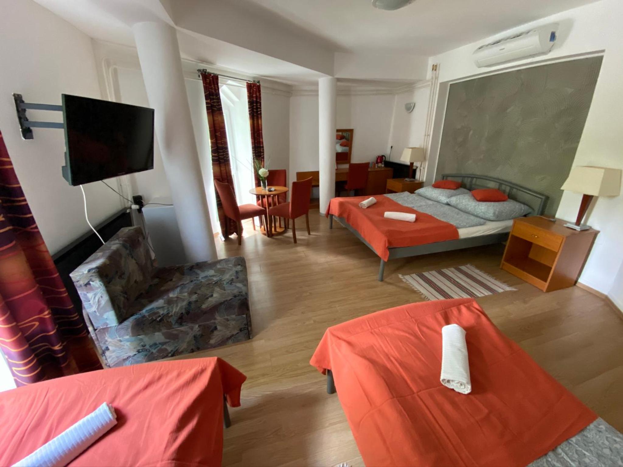 Quadruple Room - Photo 5