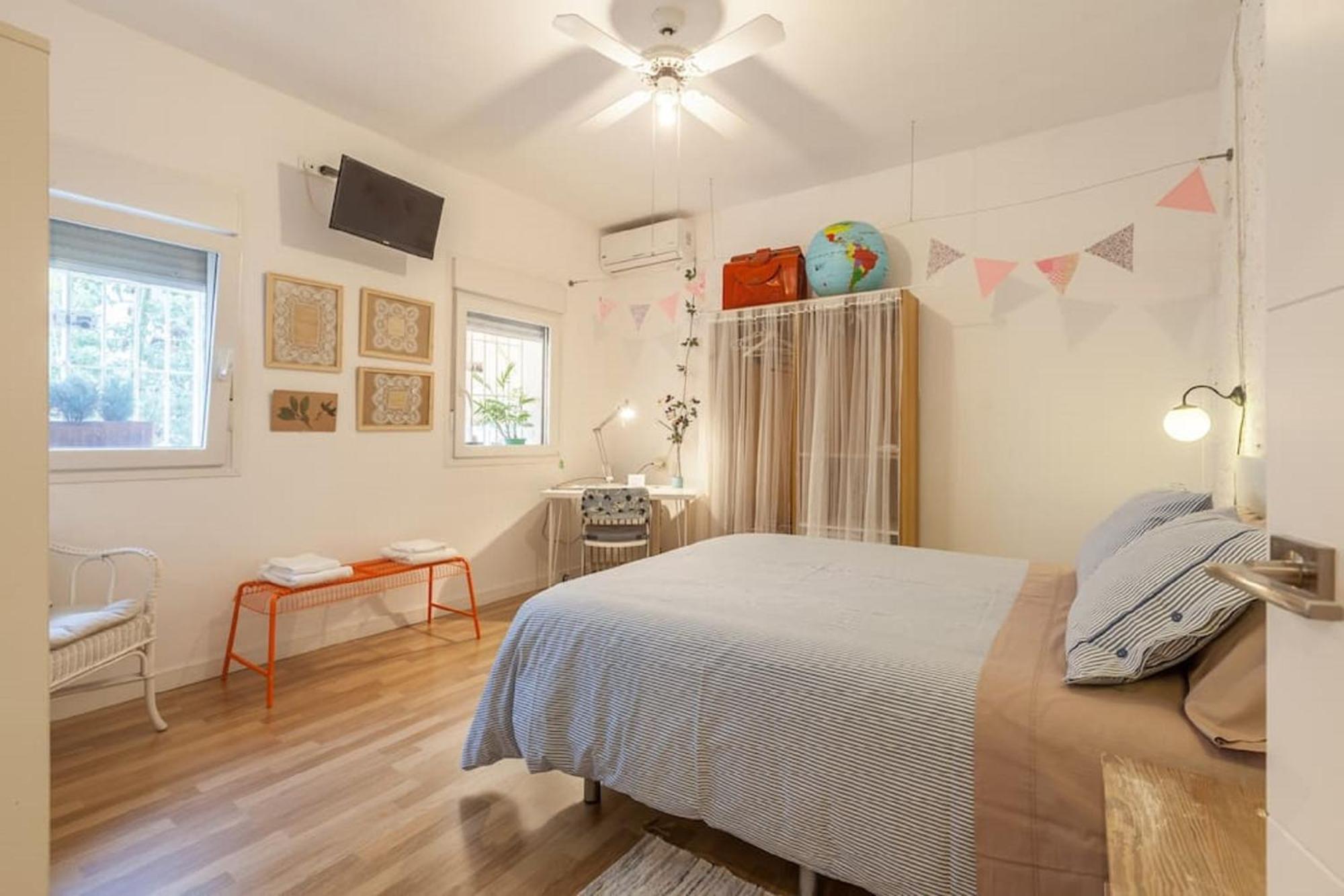 Large Double Room - Photo 5