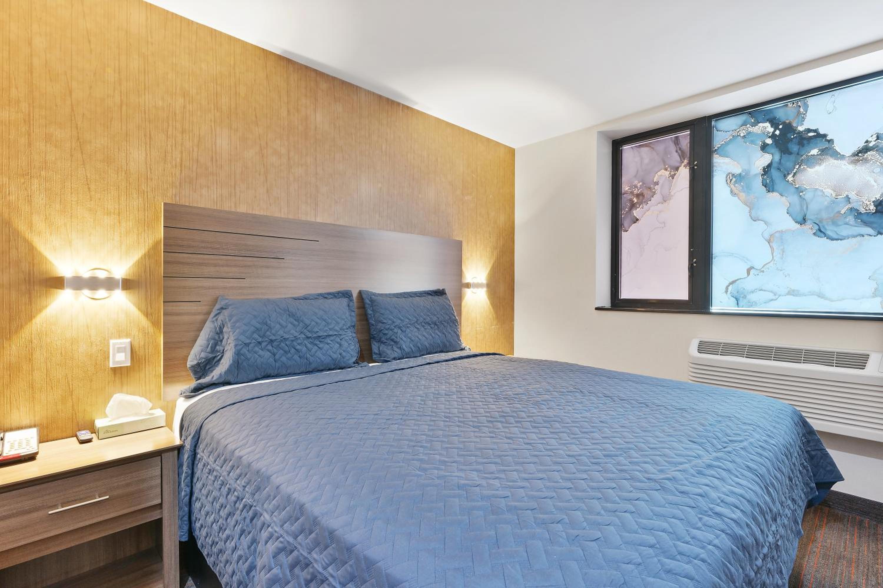Deluxe King Room - Photo 1