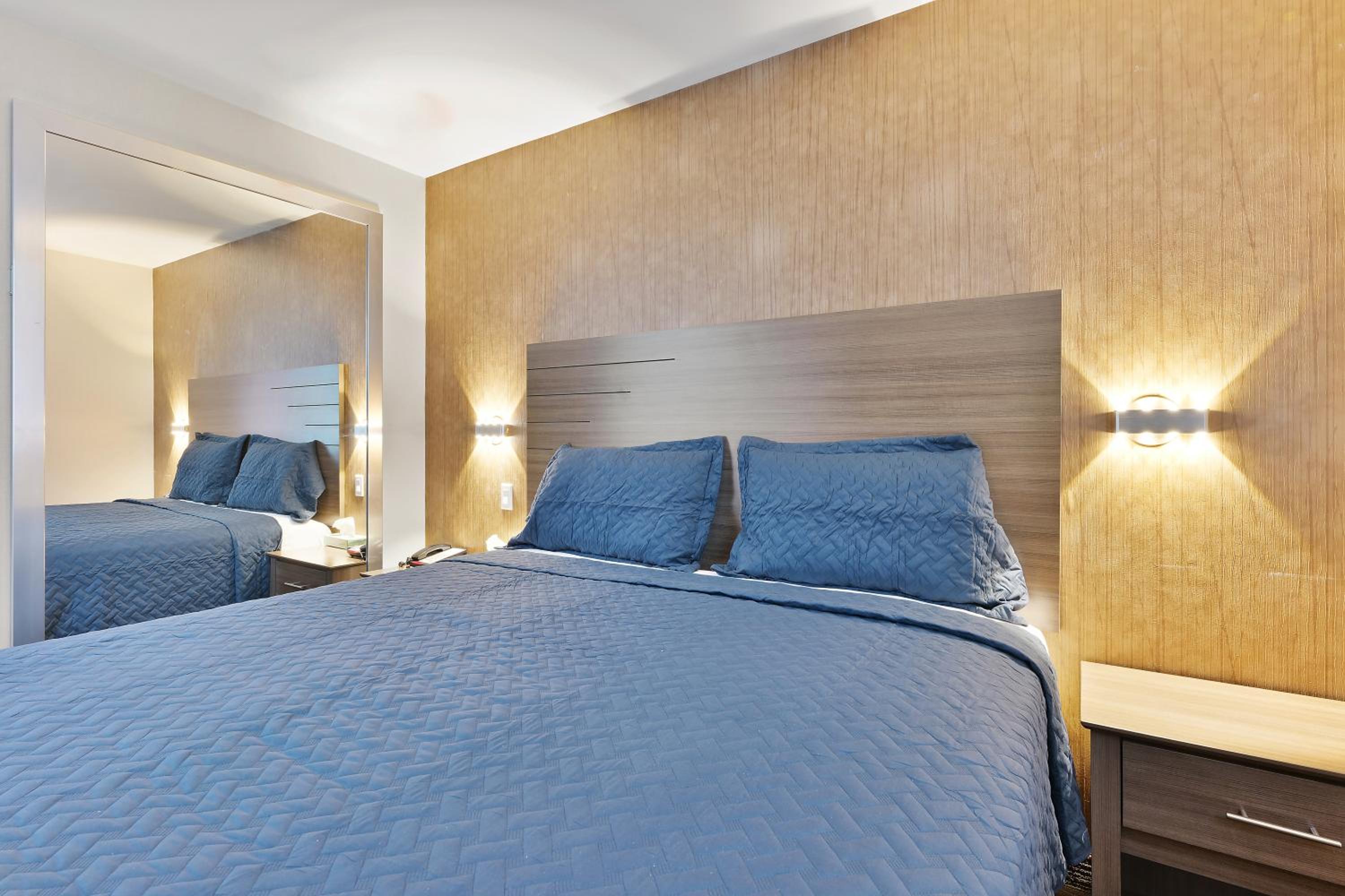 Deluxe King Room - Photo 3