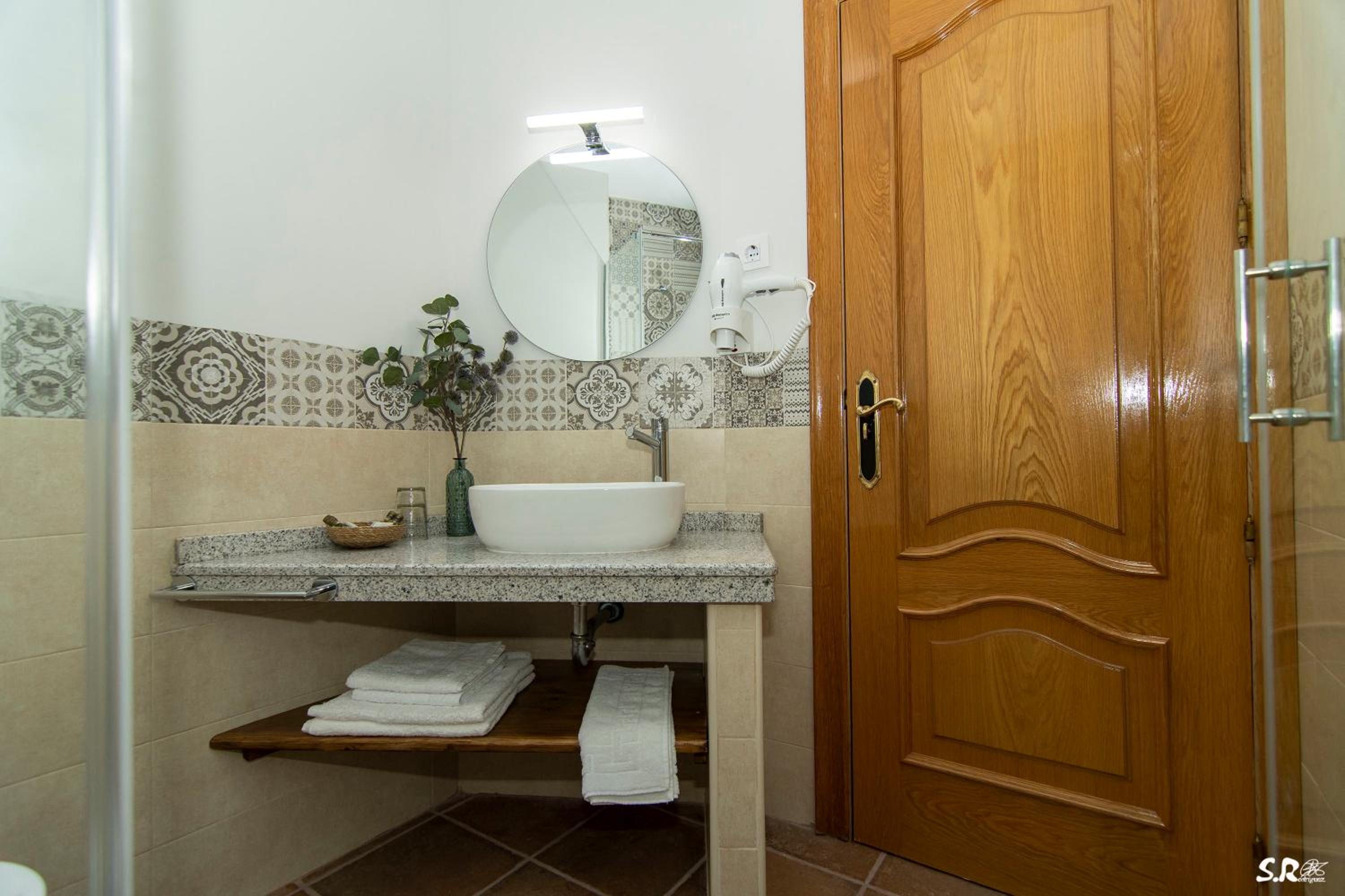 Double Room With Private Bathroom photo 2