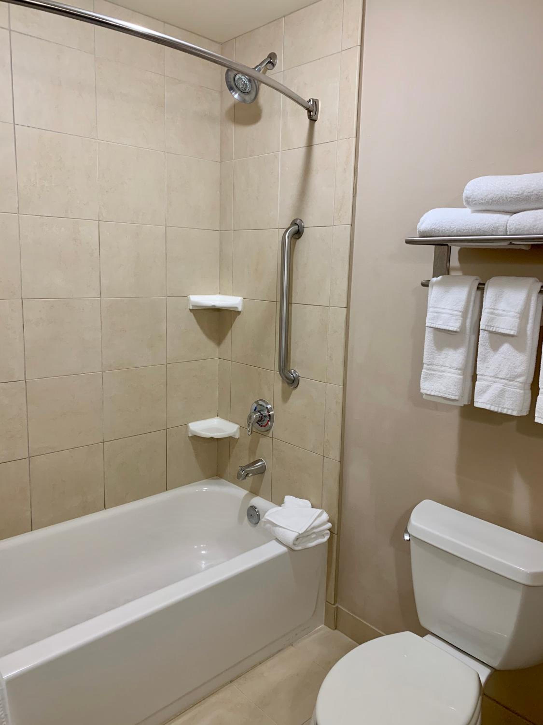 Standard King Room - Photo 5