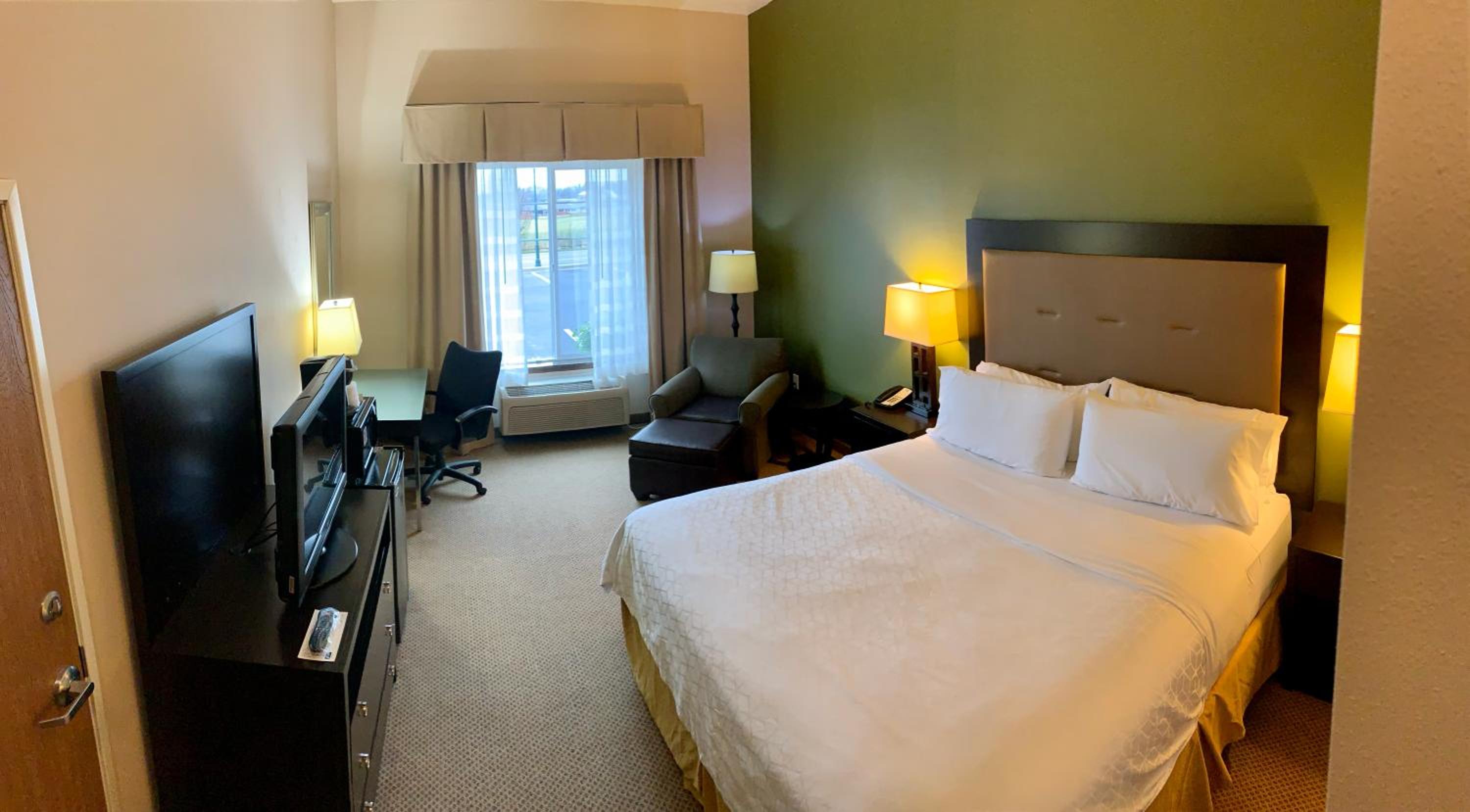 Standard King Room - Photo 3