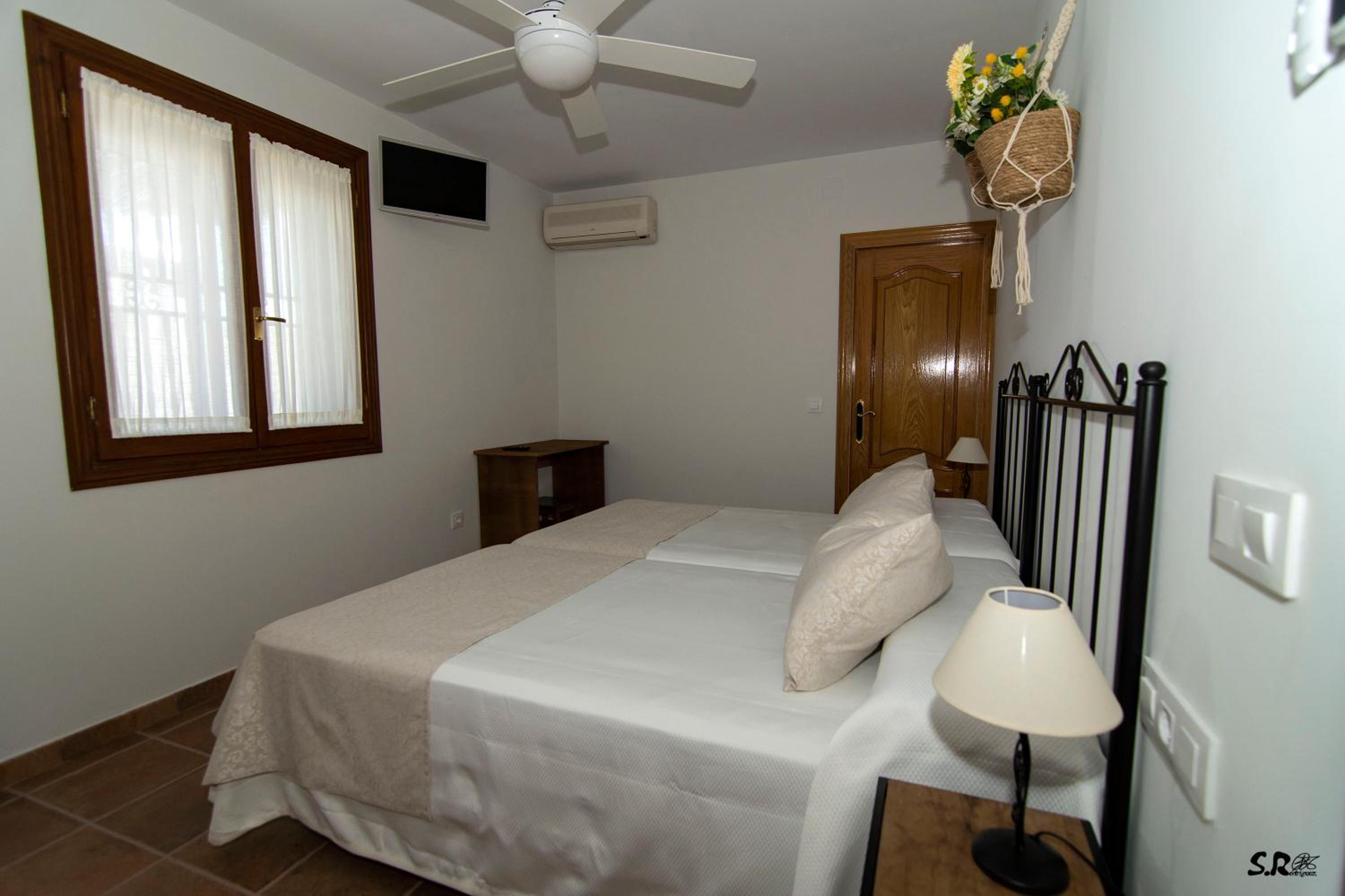 Twin Room With Private Bathroom photo 2