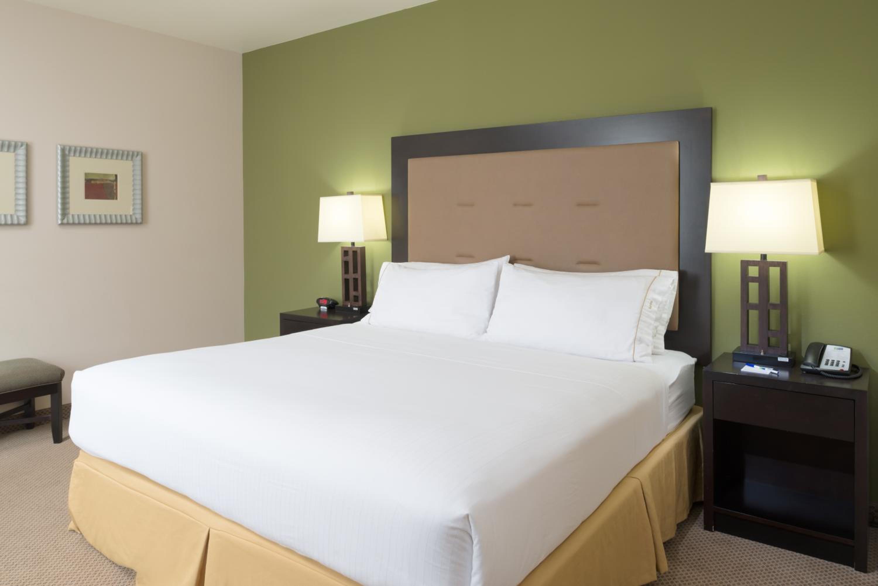 Standard King Room - Photo 6