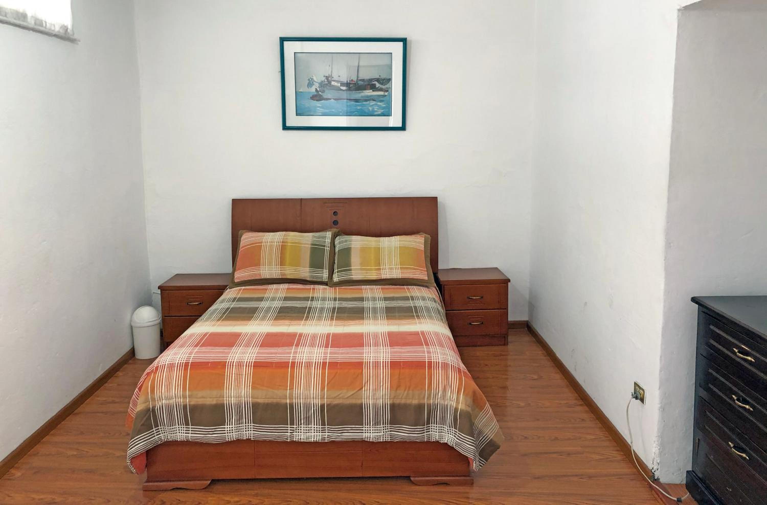 Queen Room photo 2