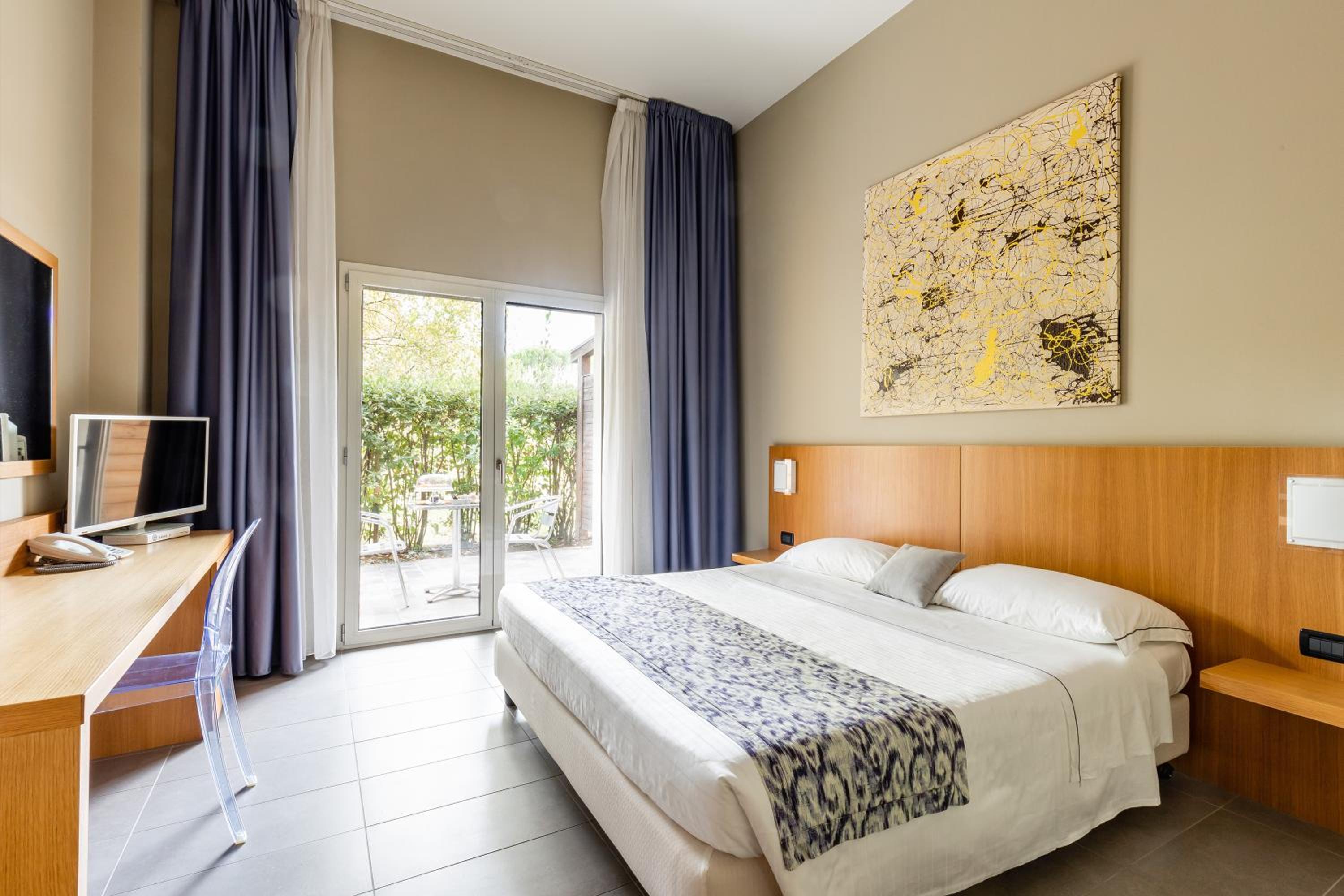 Double Room with Garden - Photo 1