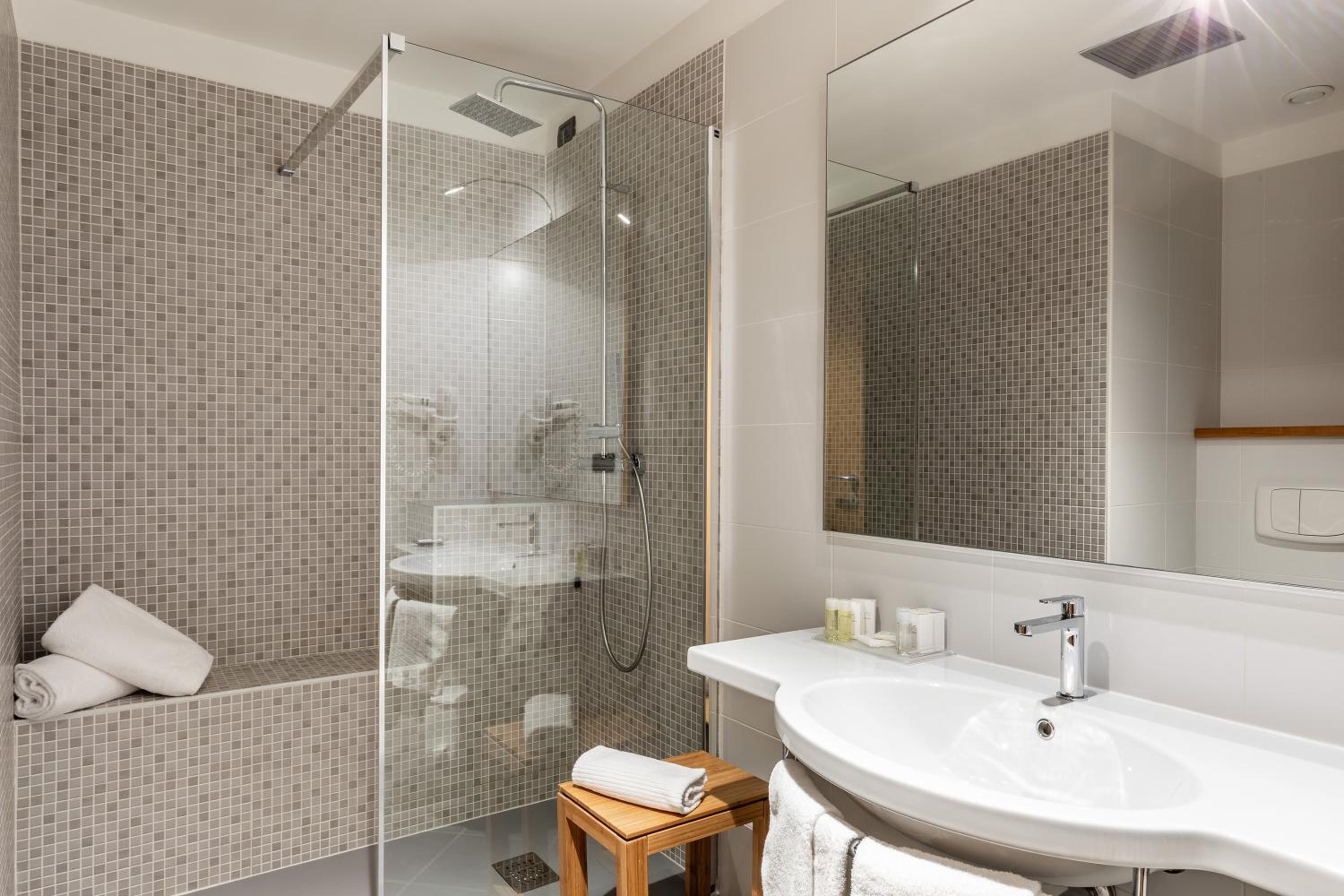 Standard Suite - Photo 4