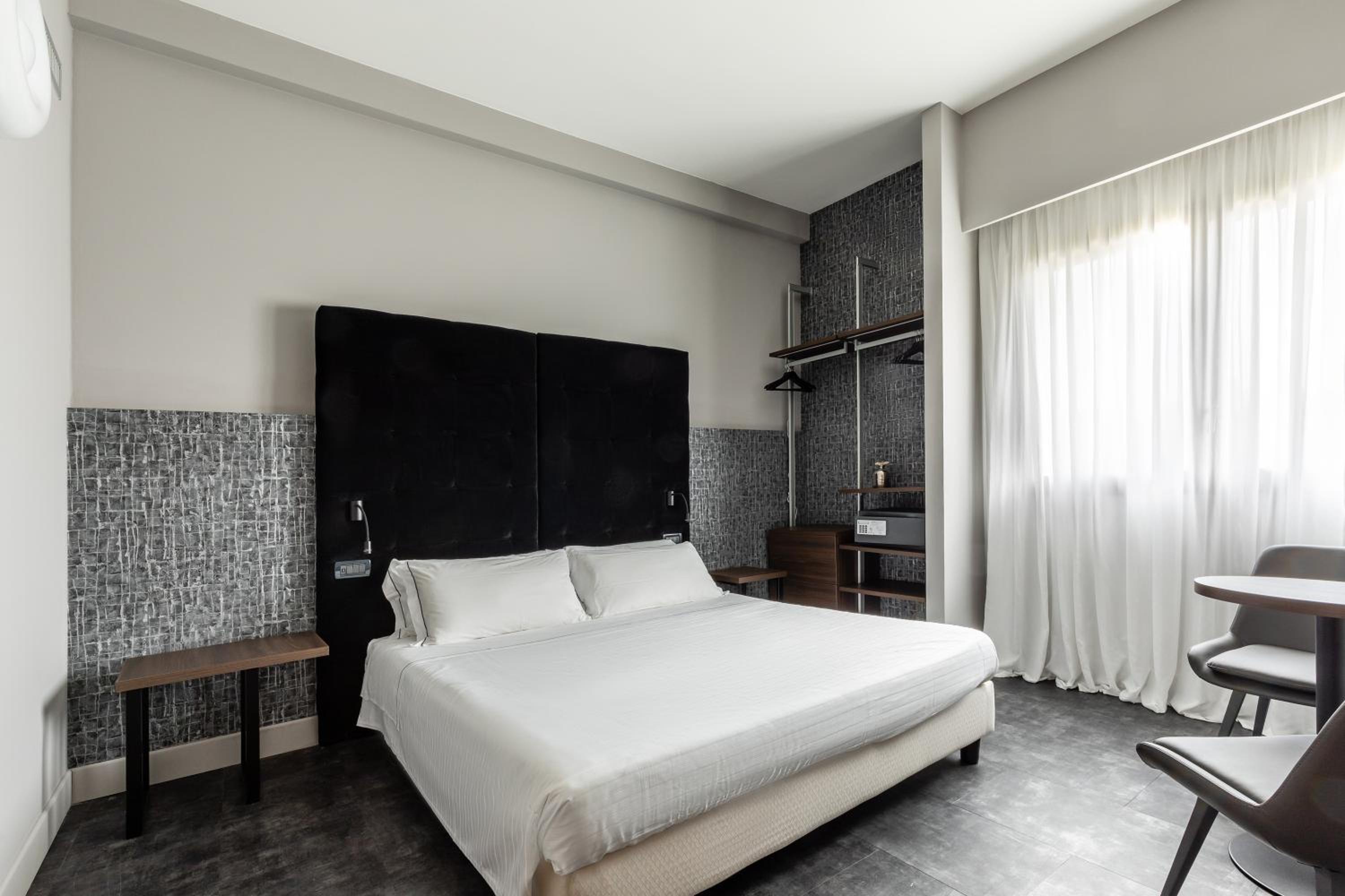 Standard Suite - Photo 5