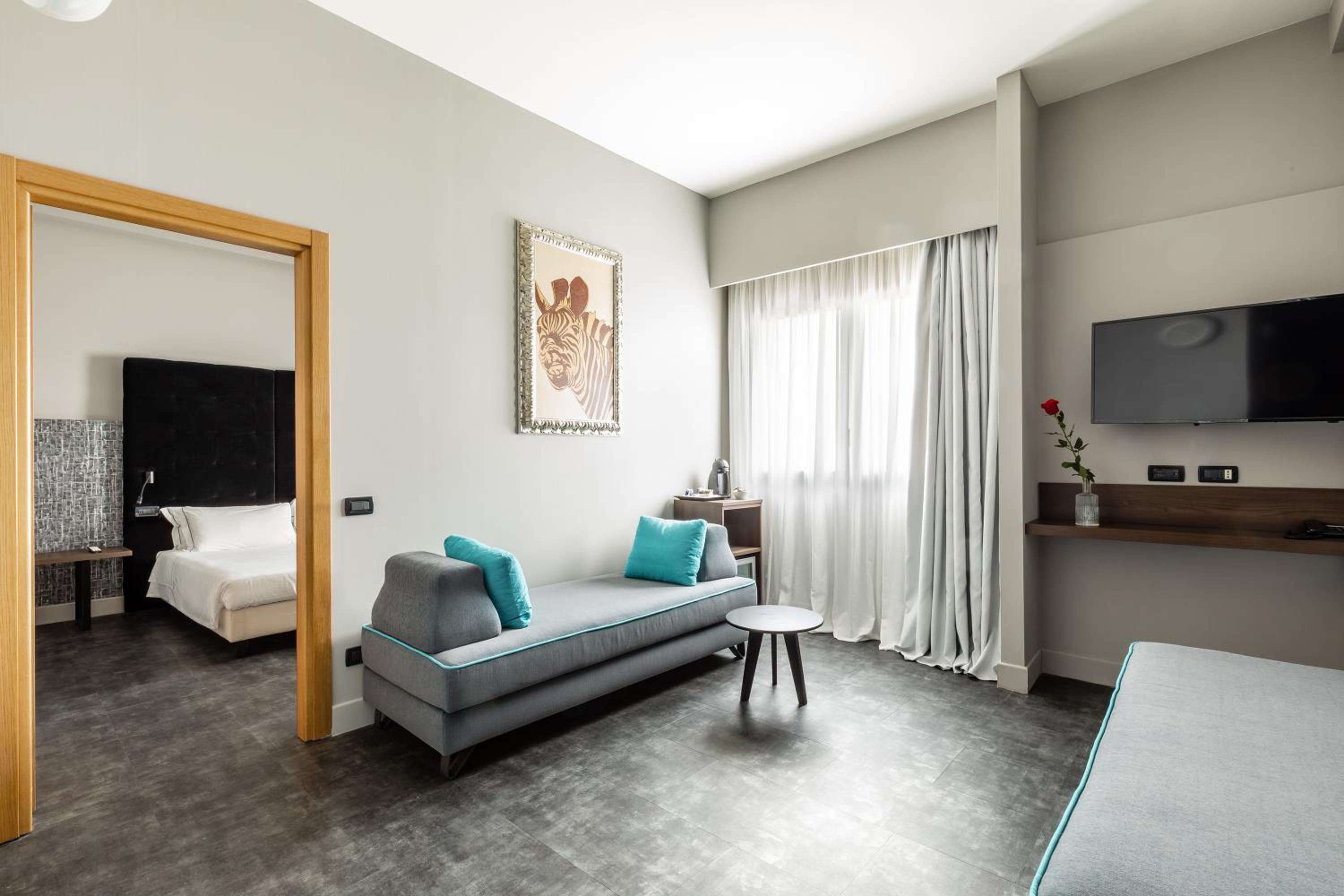 Standard Suite - Photo 1