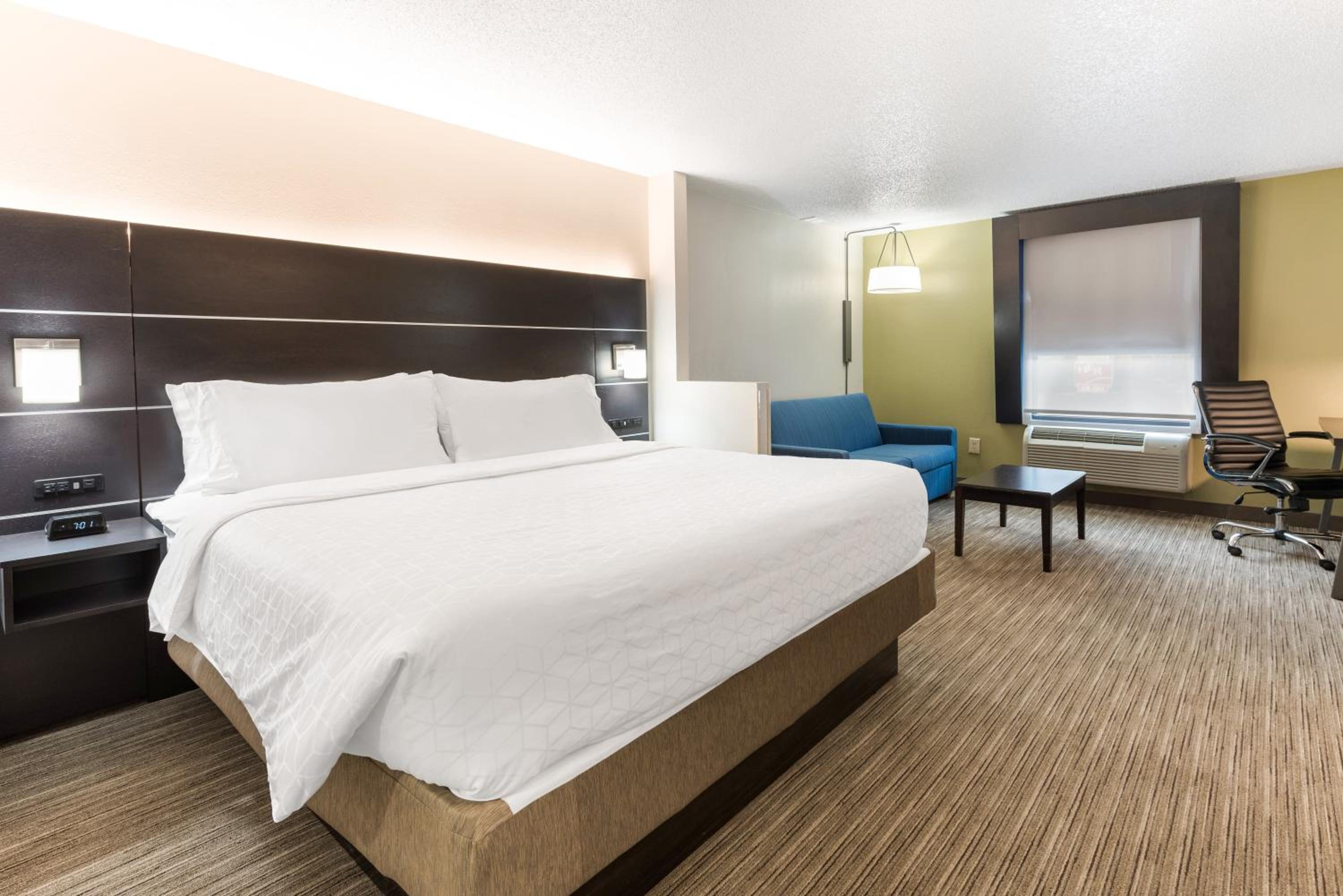 Standard King Room - Photo 4