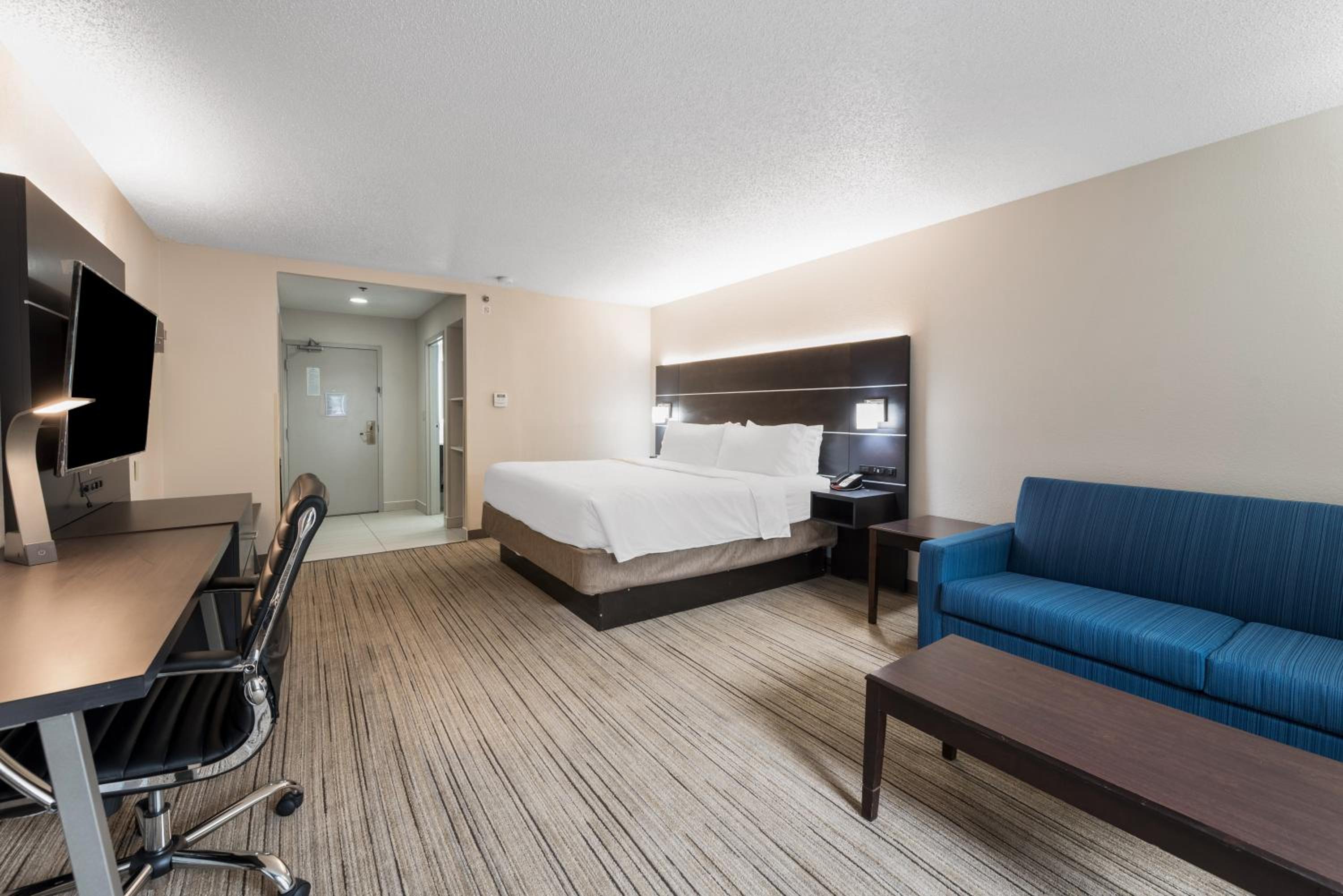 Standard King Room - Photo 5