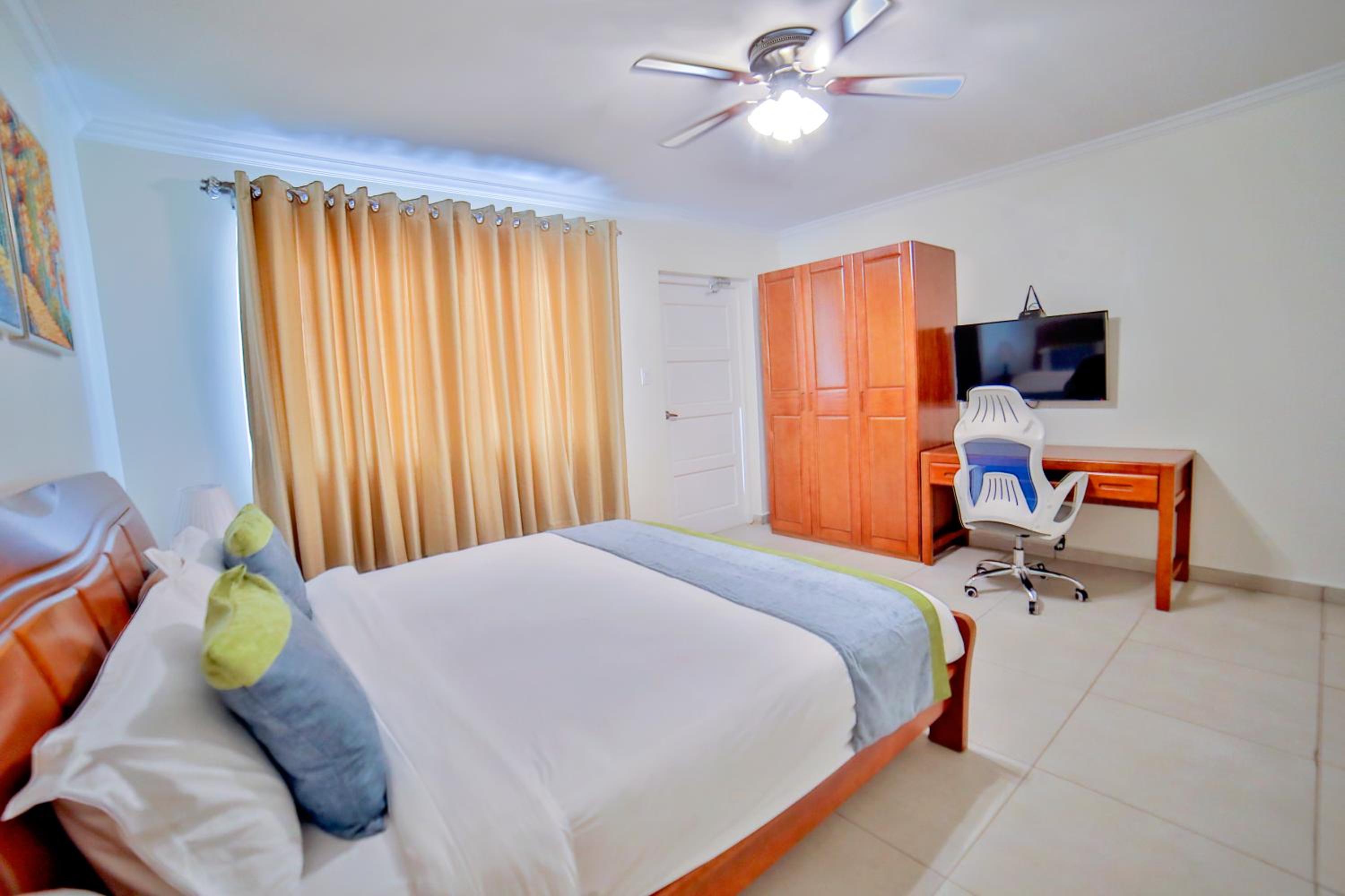 Two-Bedroom Apartment with Balcony photo 3