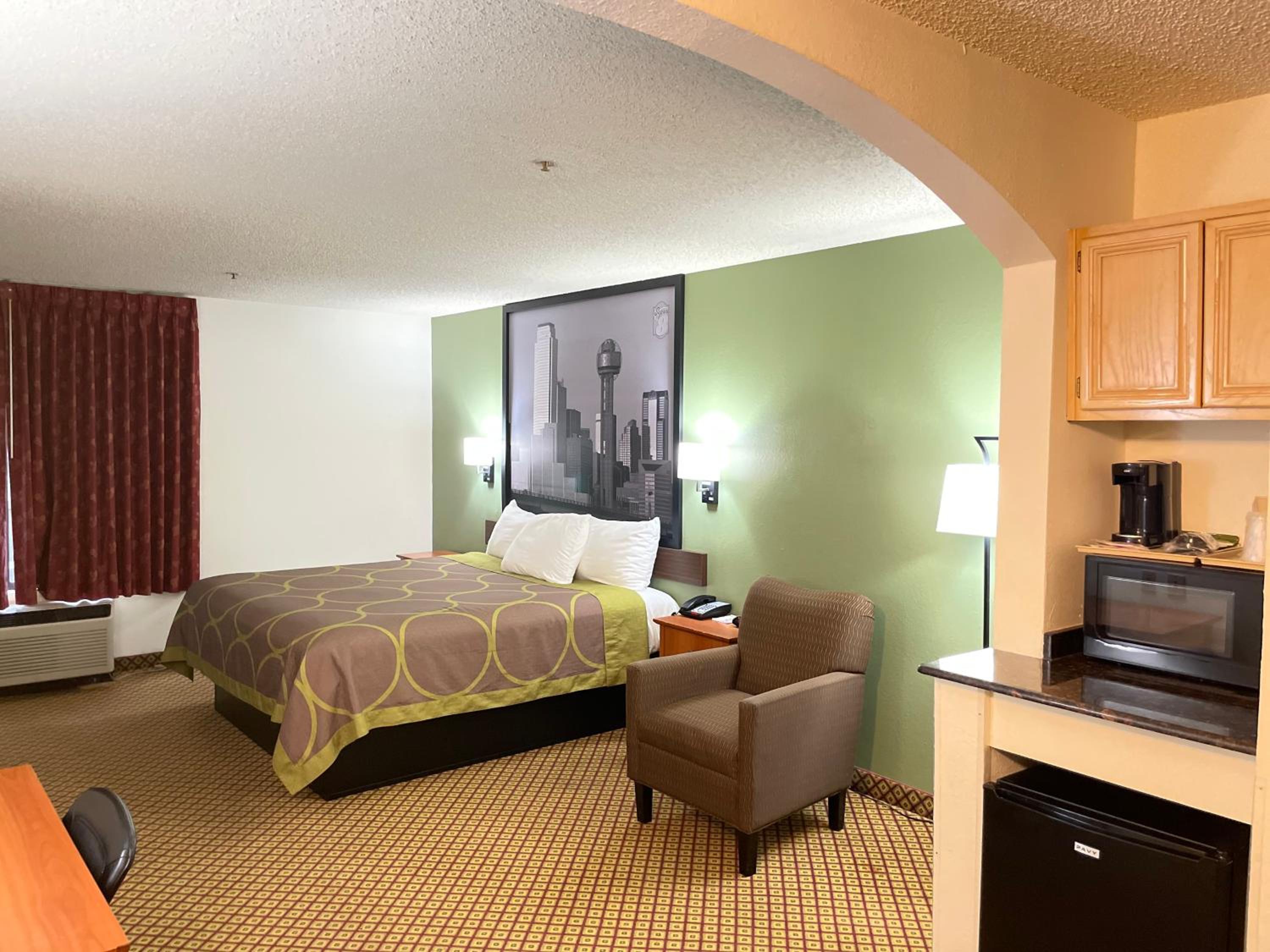 King Room - Non-Smoking - Photo 1