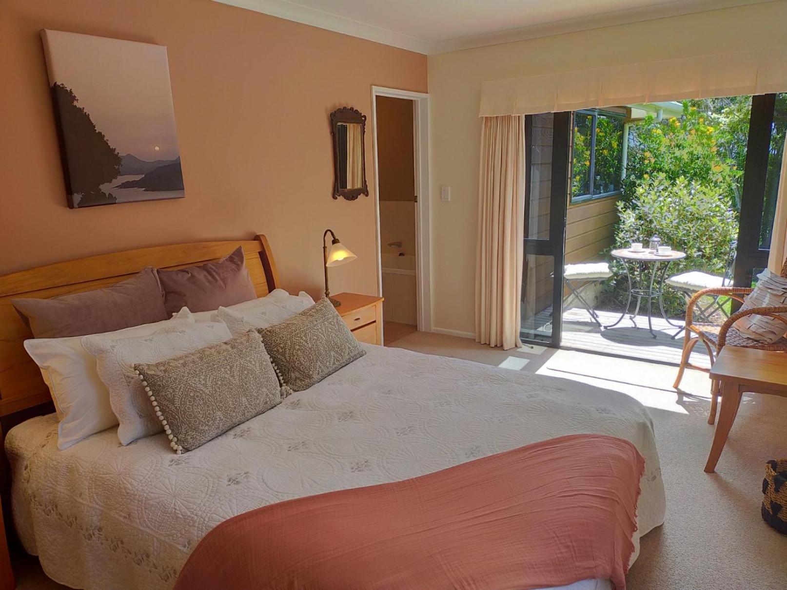 Queen Room with Balcony - Photo 1