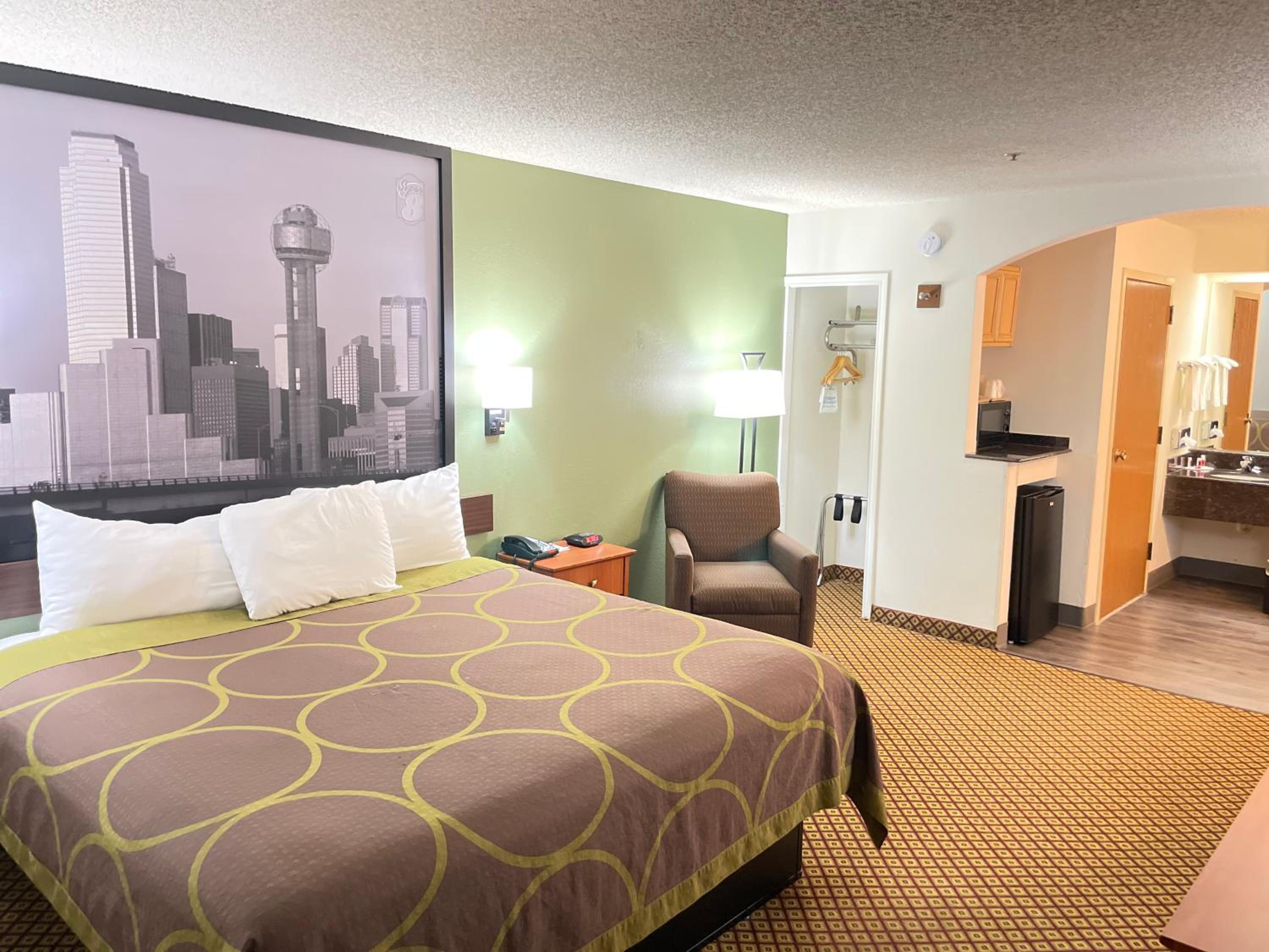 King Room - Non-Smoking - Photo 5