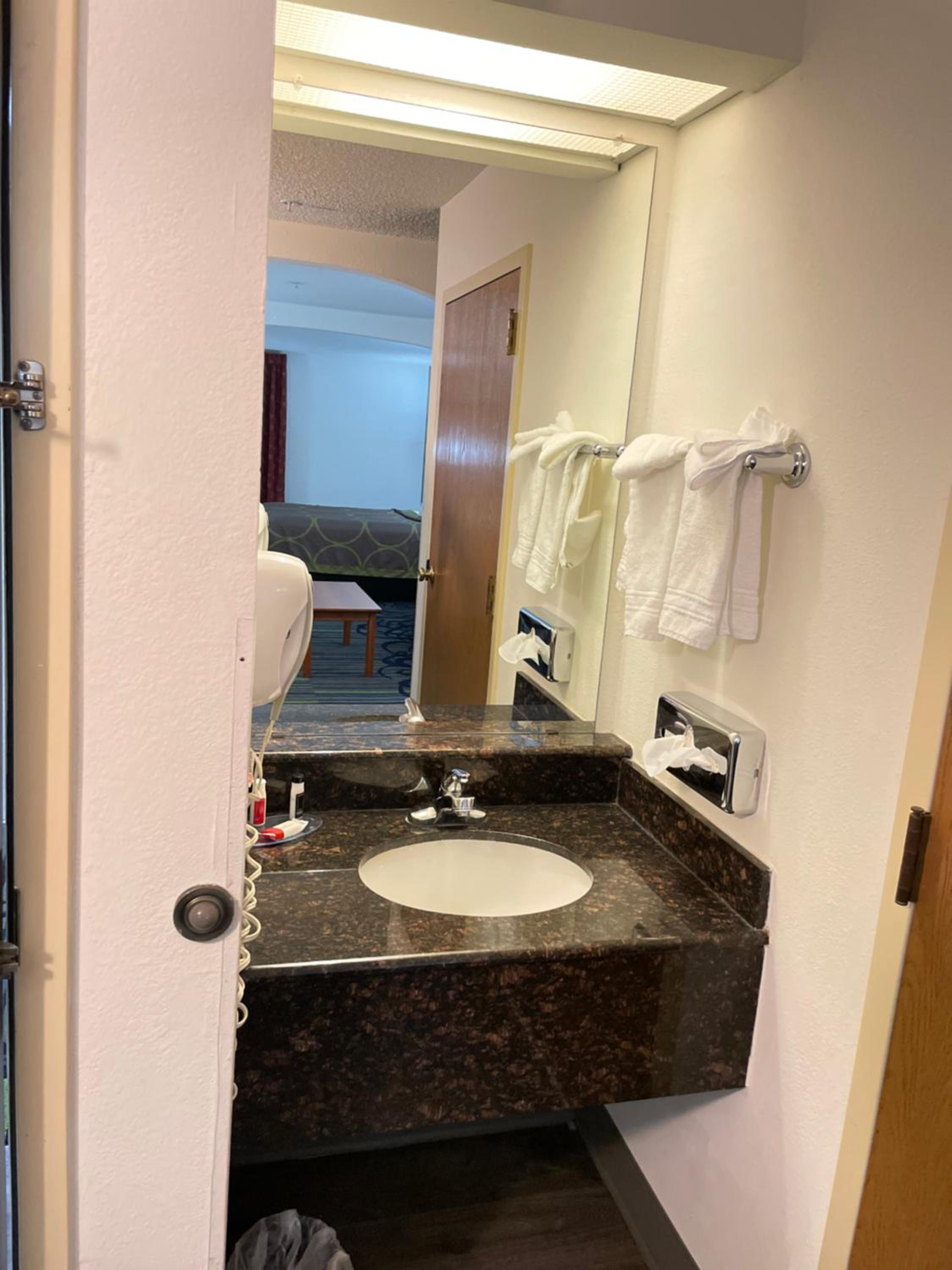 King Room - Non-Smoking - Photo 2