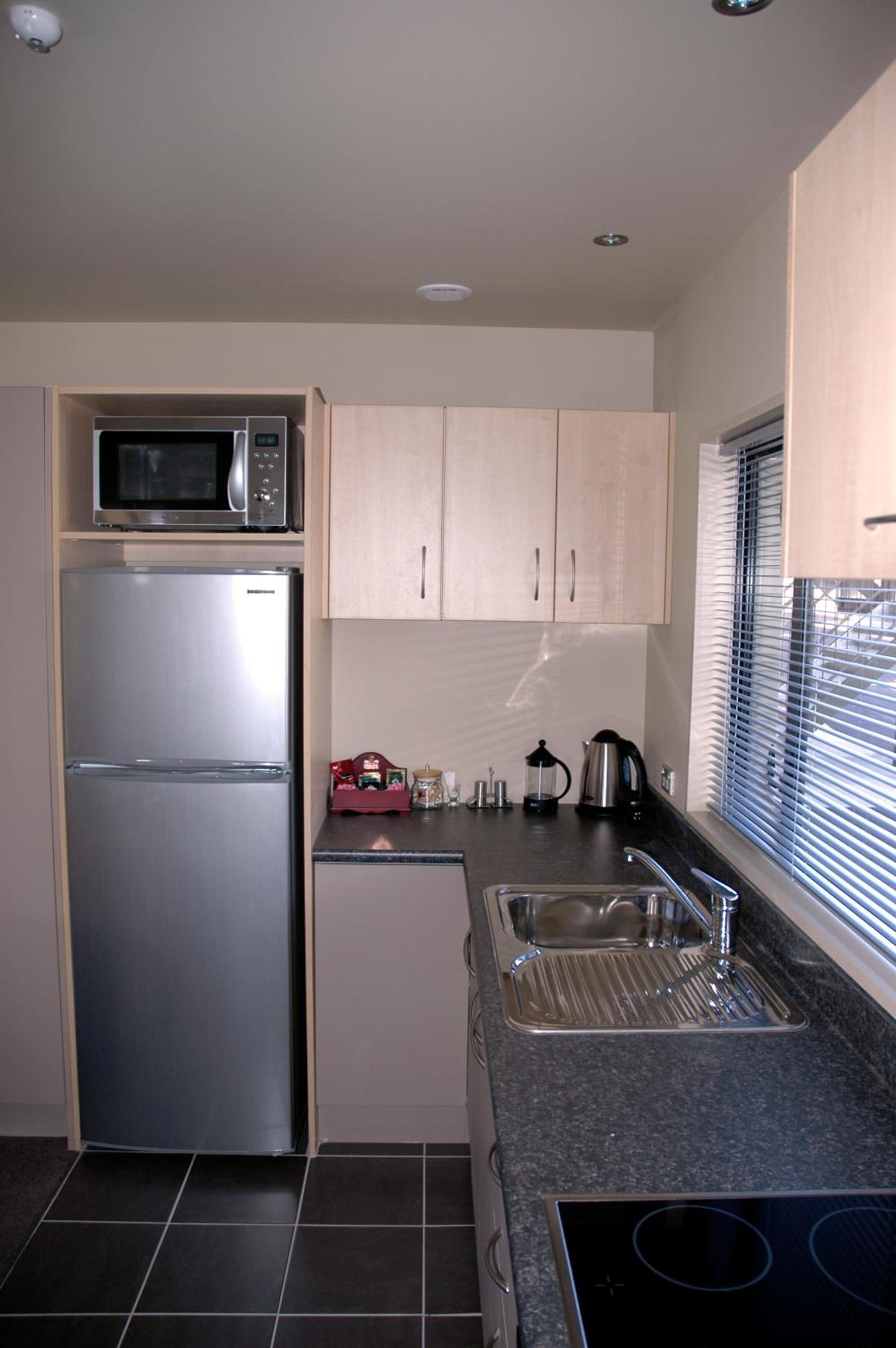 Deluxe One-Bedroom Apartment photo 2