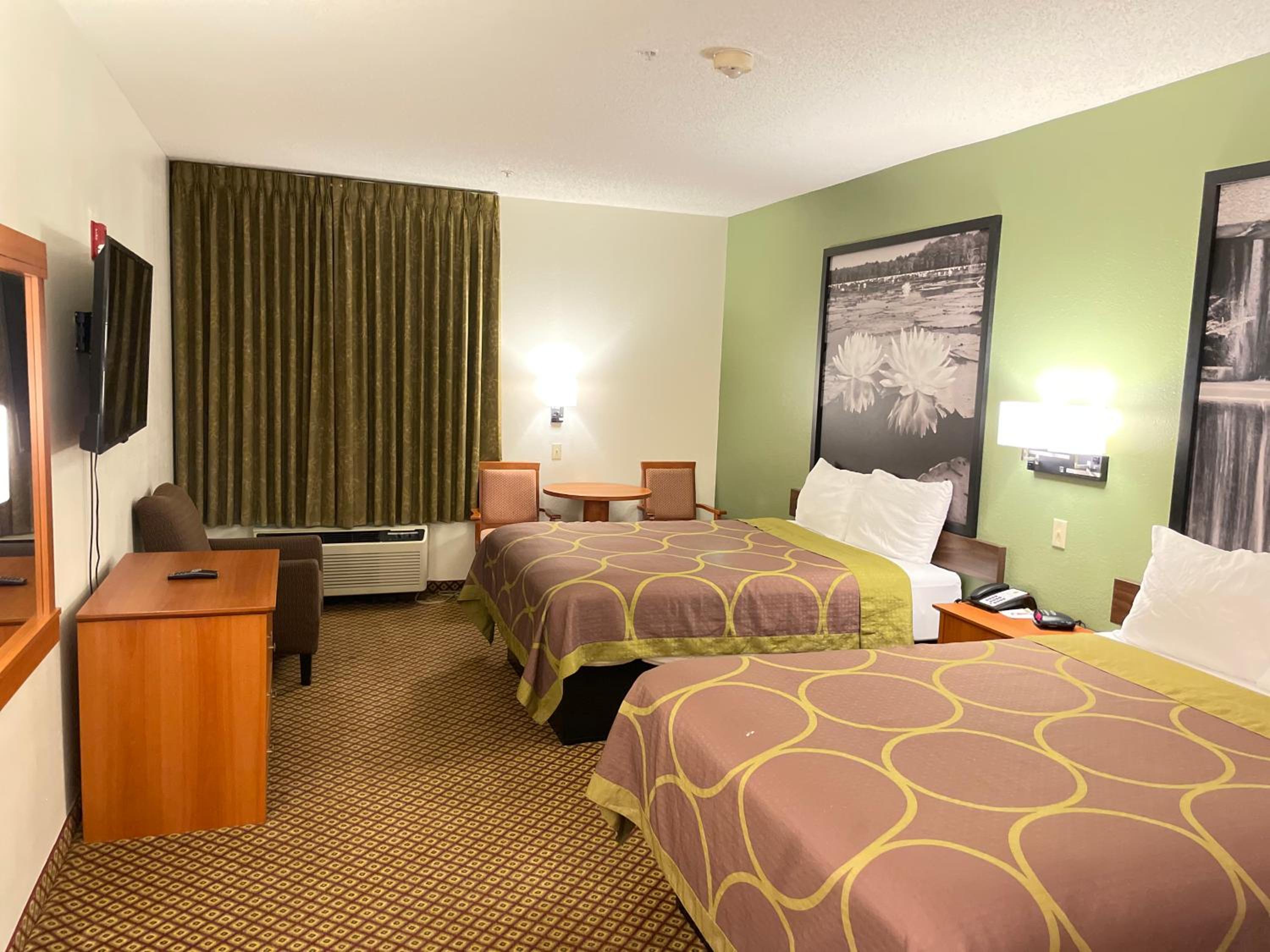 Queen Studio with Two Queen Beds and Bath Tub - Disability Access/Non-Smoking - Photo 3