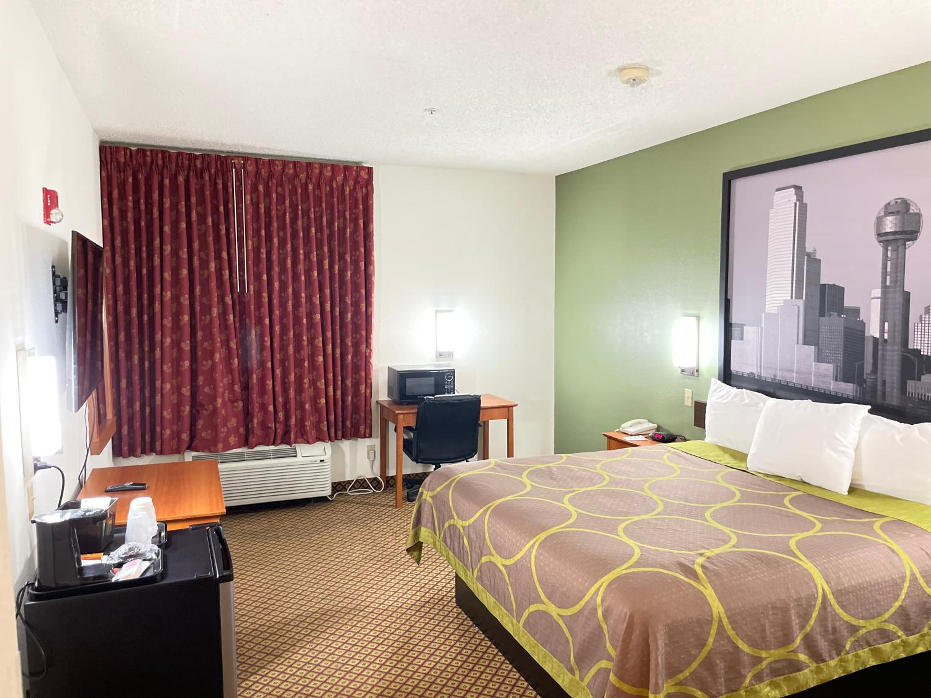 King Room with Roll-In Shower - Mobility/Hearing Accessible - Non-Smoking - Photo 4