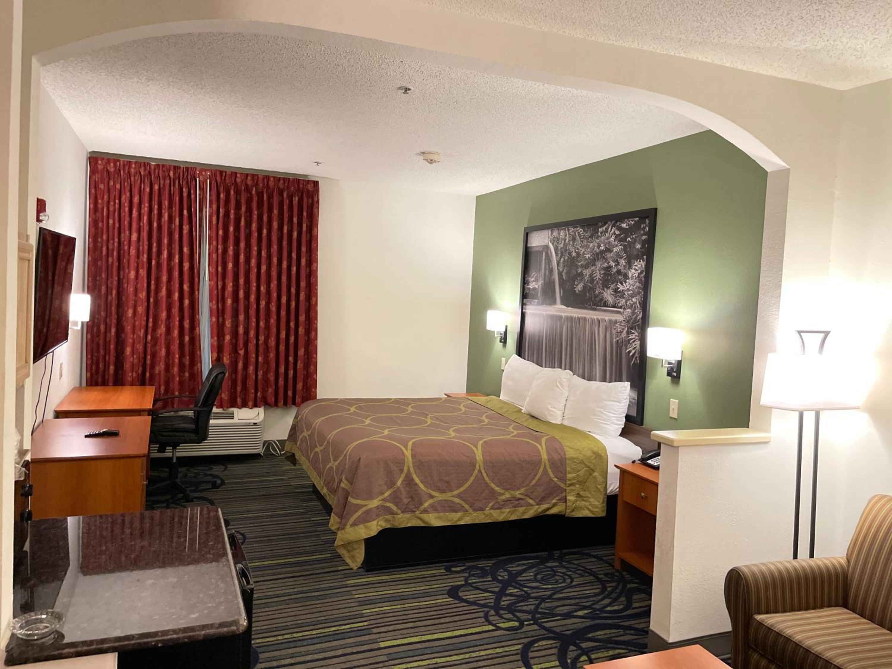 King  Studio Suite with Roll-in Shower - Mobility/Hearing Accessible - Non-Smoking - Photo 2