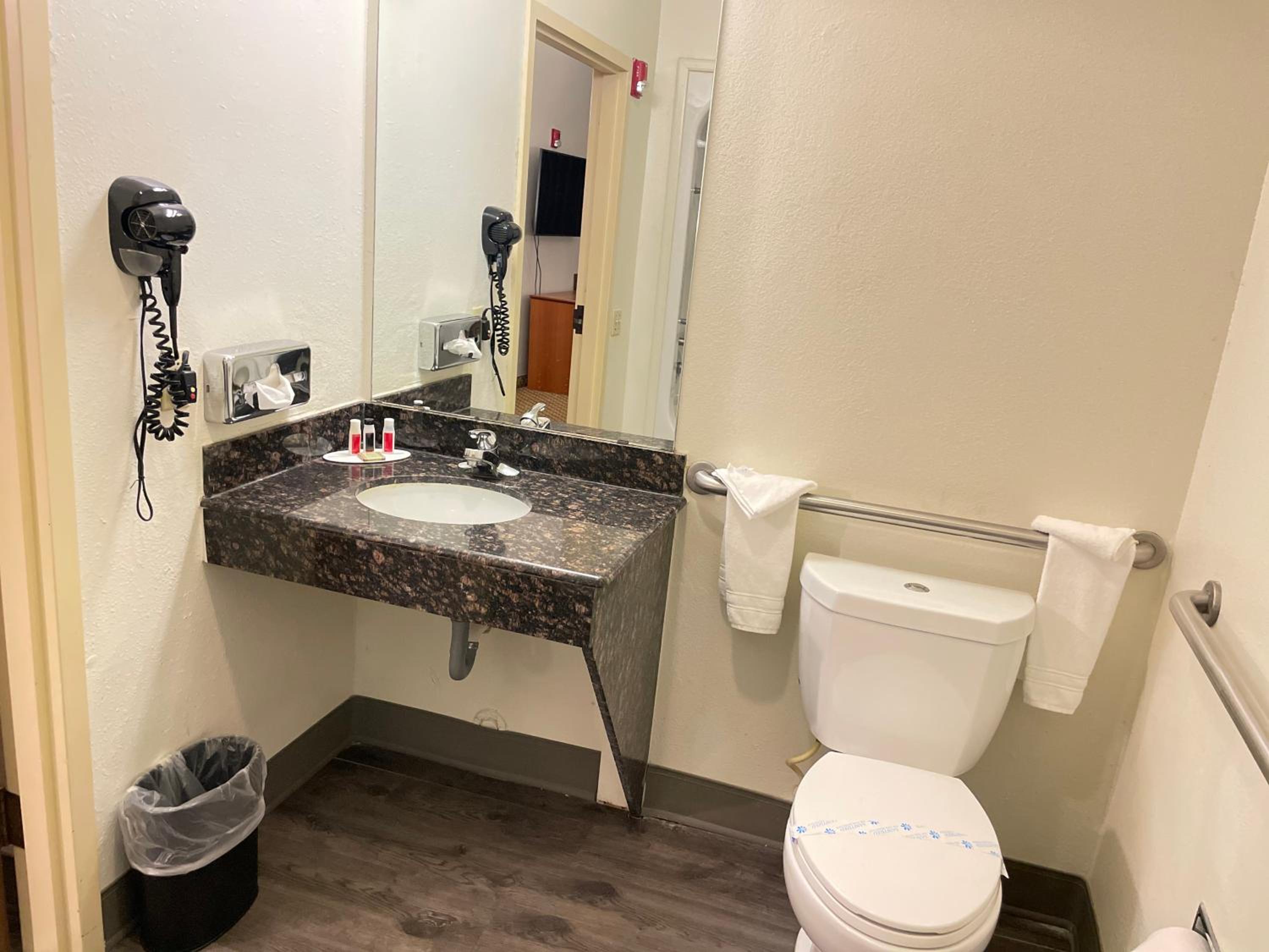 King Room with Roll-In Shower - Mobility/Hearing Accessible - Non-Smoking - Photo 2