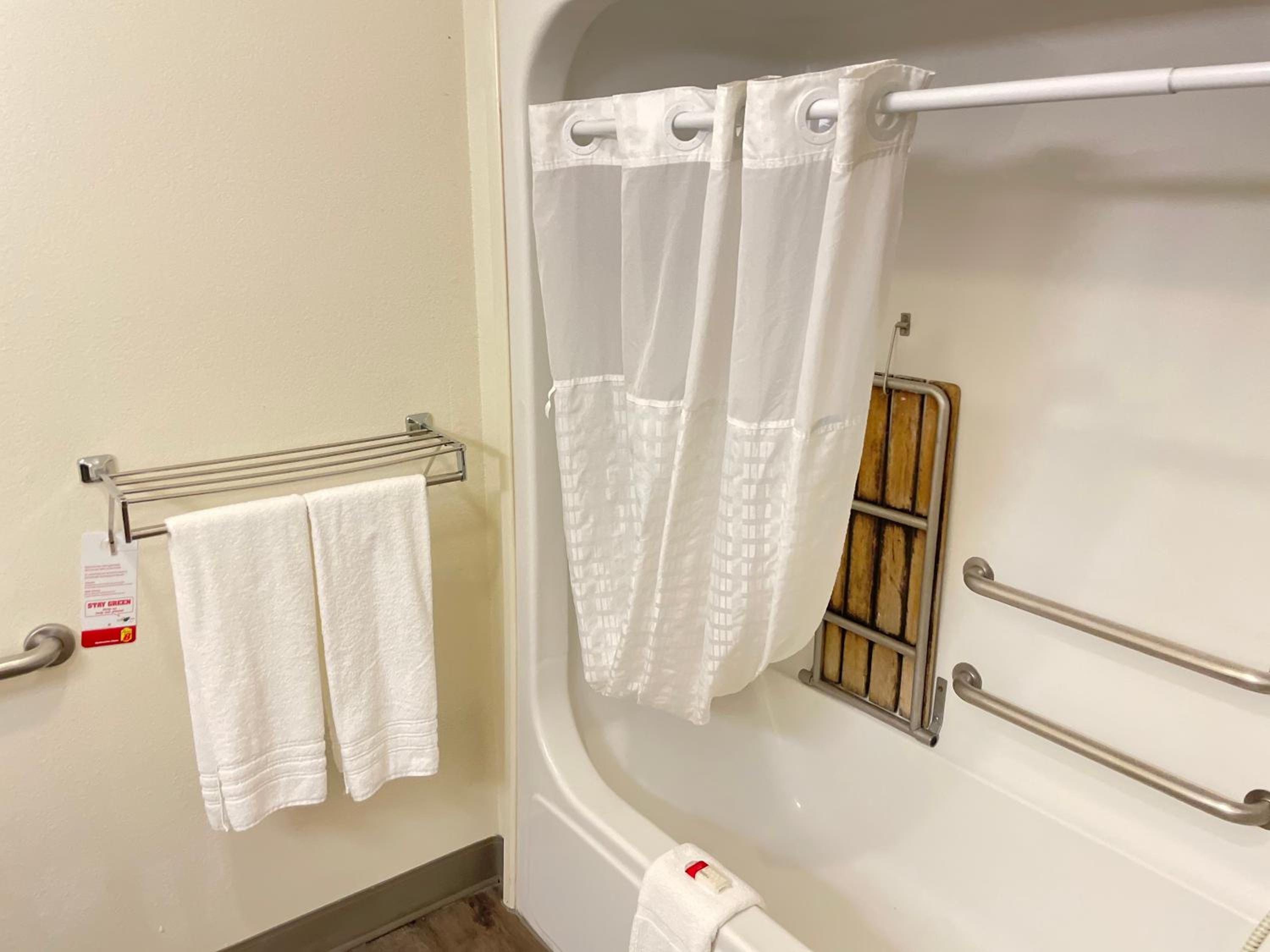 King Room with Roll-In Shower - Mobility/Hearing Accessible - Non-Smoking - Photo 3