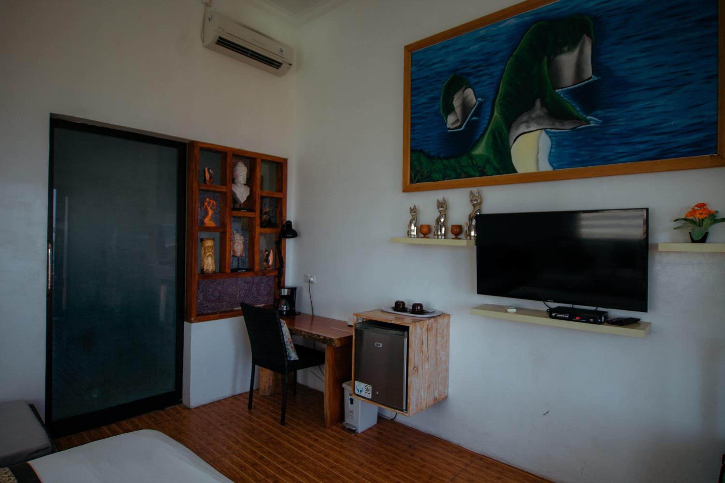 Deluxe Suite with Sea View - Photo 12