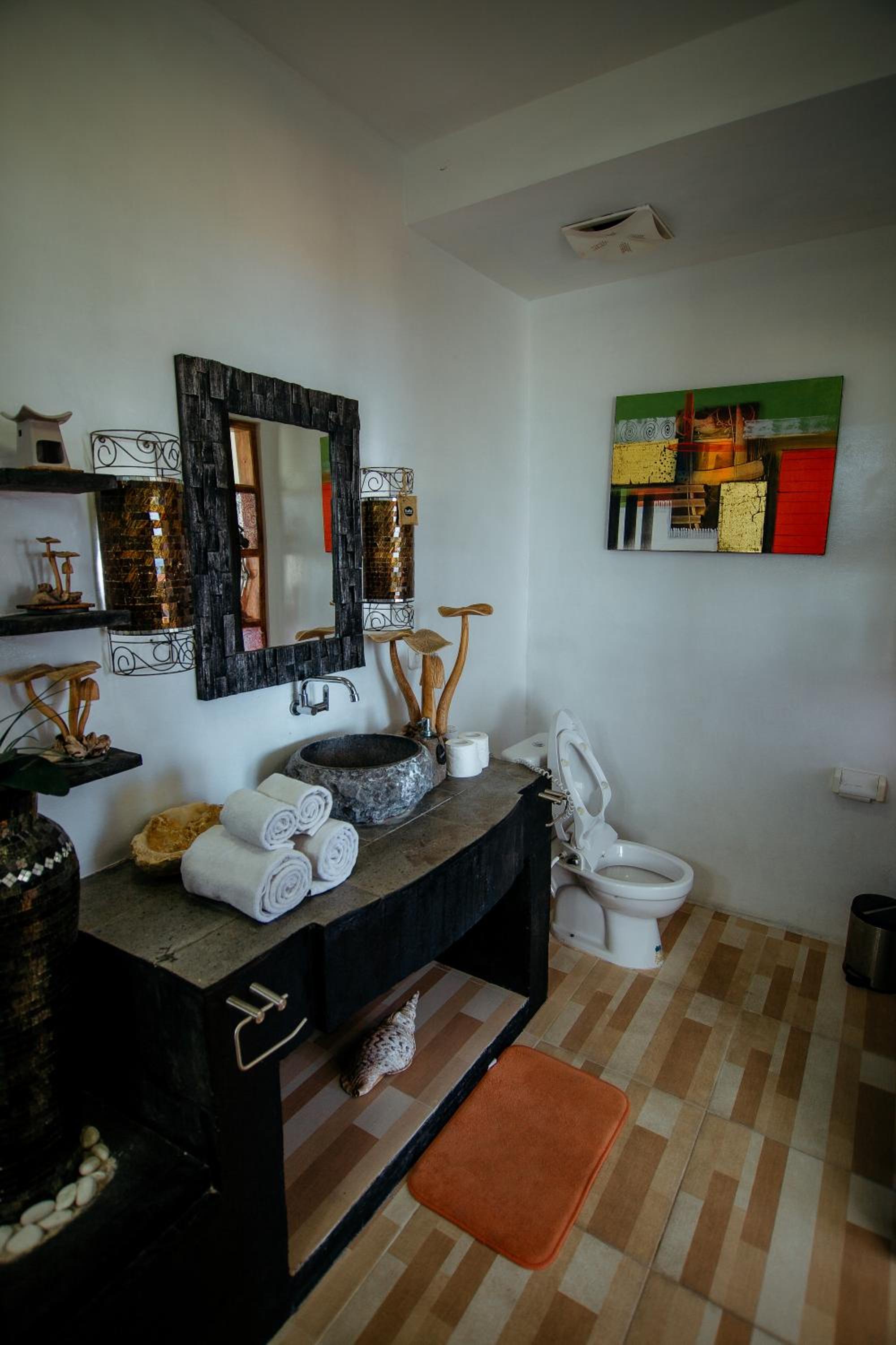 Deluxe Suite with Sea View - Photo 10