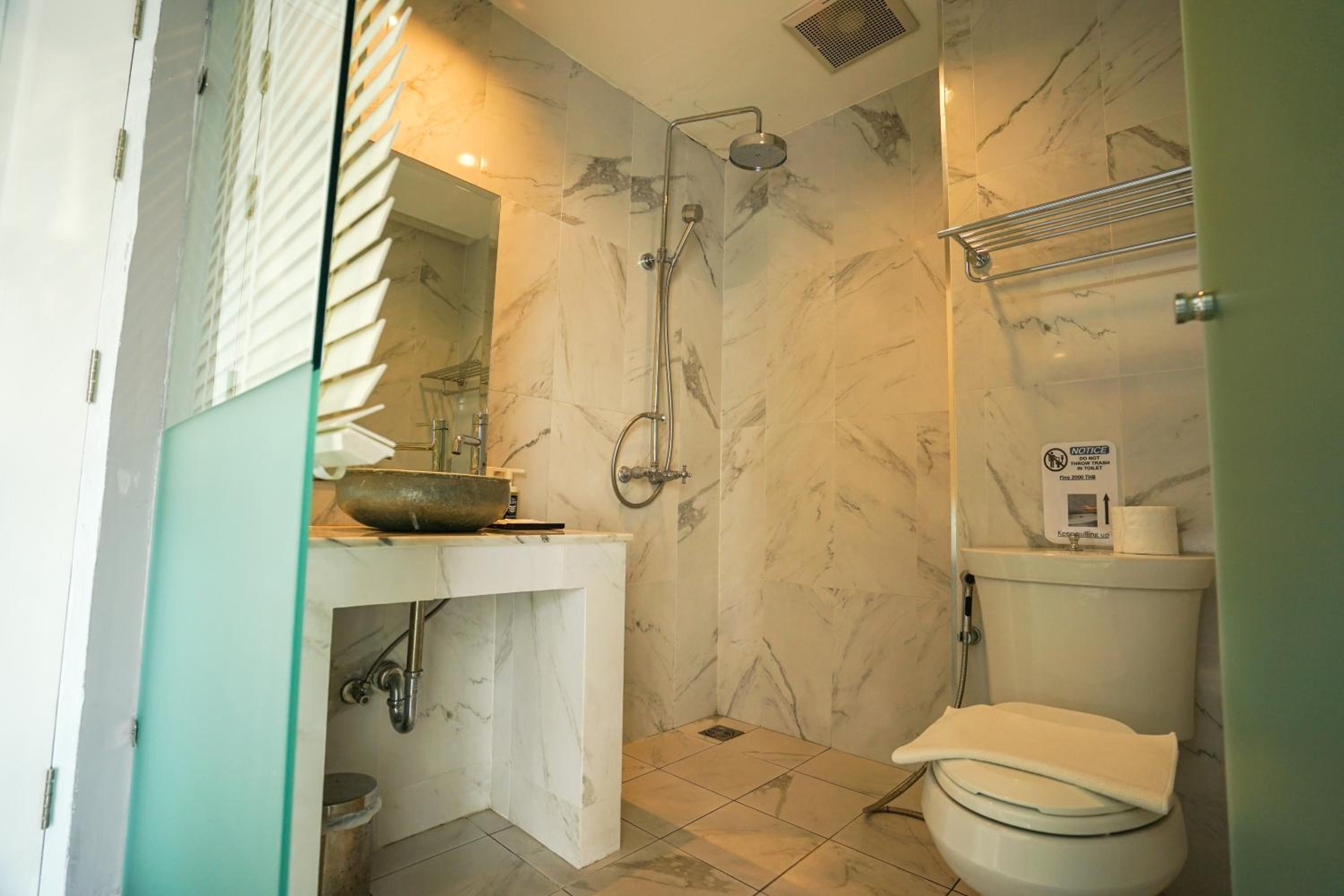 Deluxe Double Room with Balcony - Photo 16