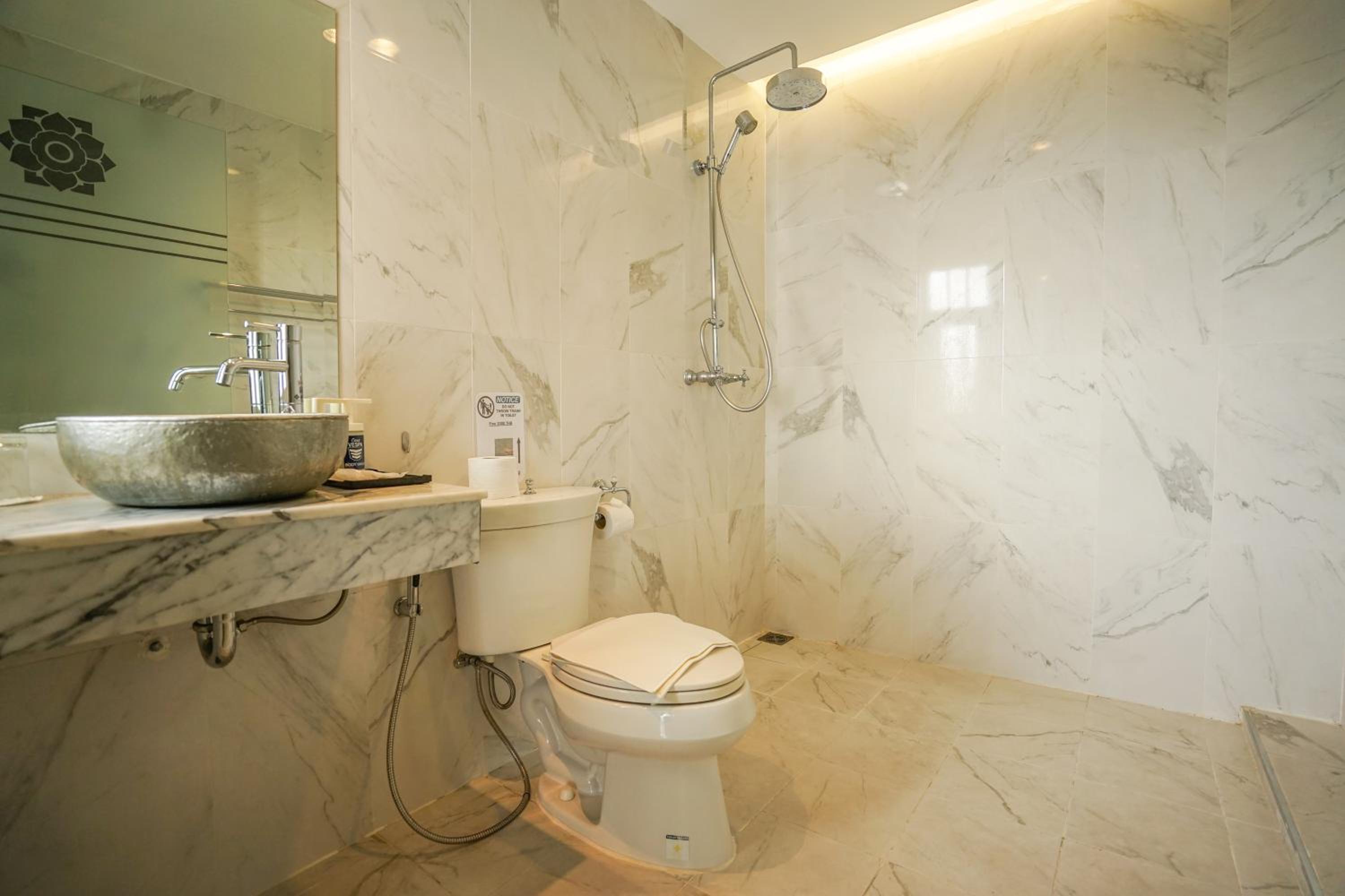 Deluxe Double Room with Balcony - Photo 15